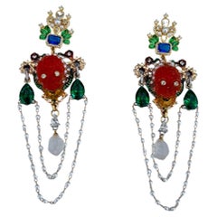 Boucles d'oreilles extraordinaires en cristal de perle, crâne de perle et boucles d'oreilles florales.