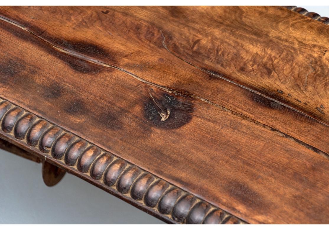 Extraordinaire paire de bancs anciens de style jacobéen en vente 10