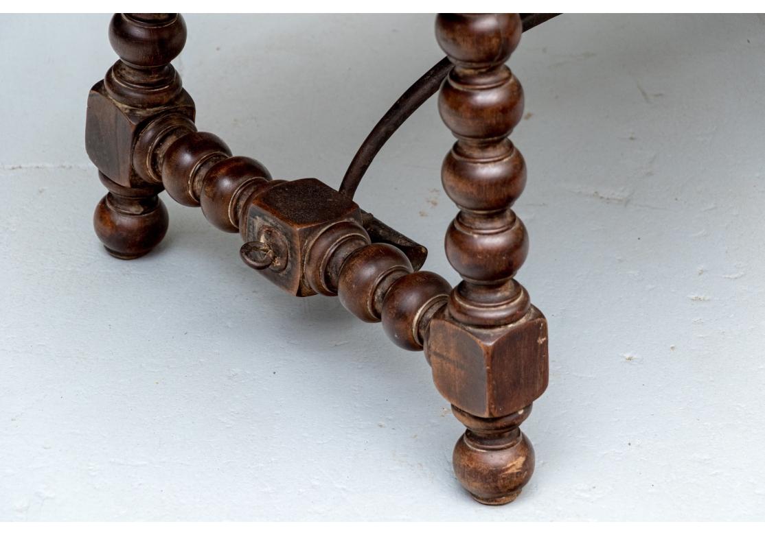 XVIIIe siècle et antérieur Extraordinaire paire de bancs anciens de style jacobéen en vente