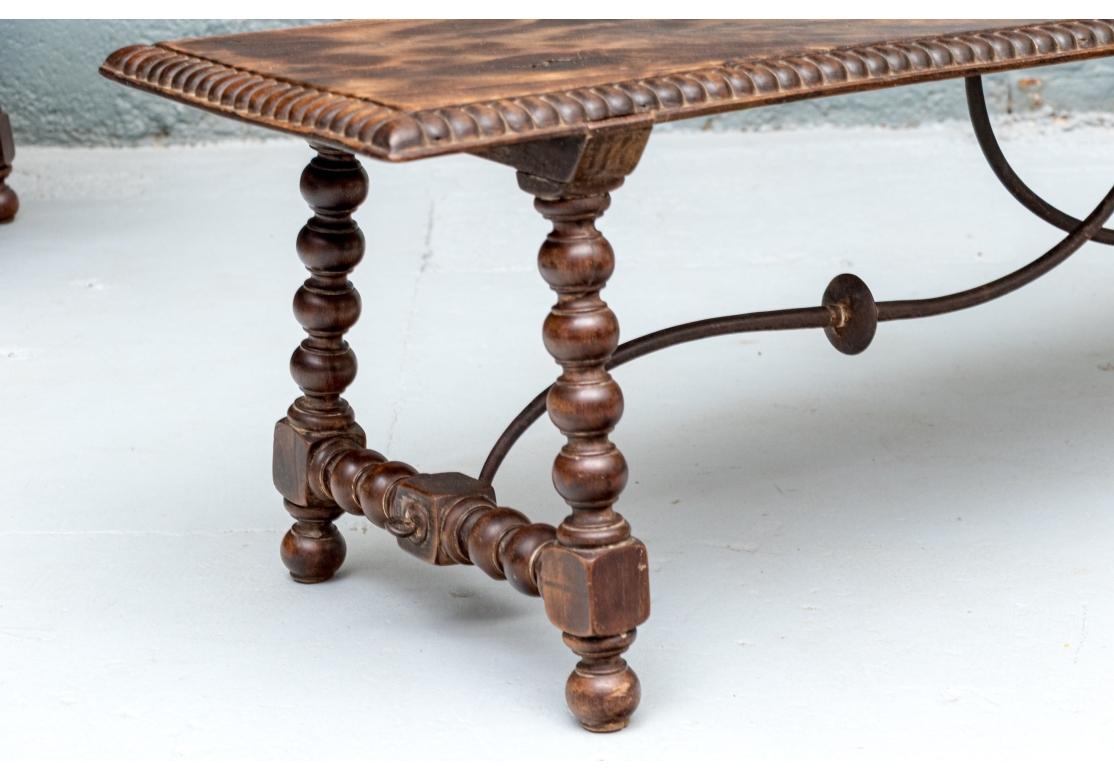 Fer Extraordinaire paire de bancs anciens de style jacobéen en vente