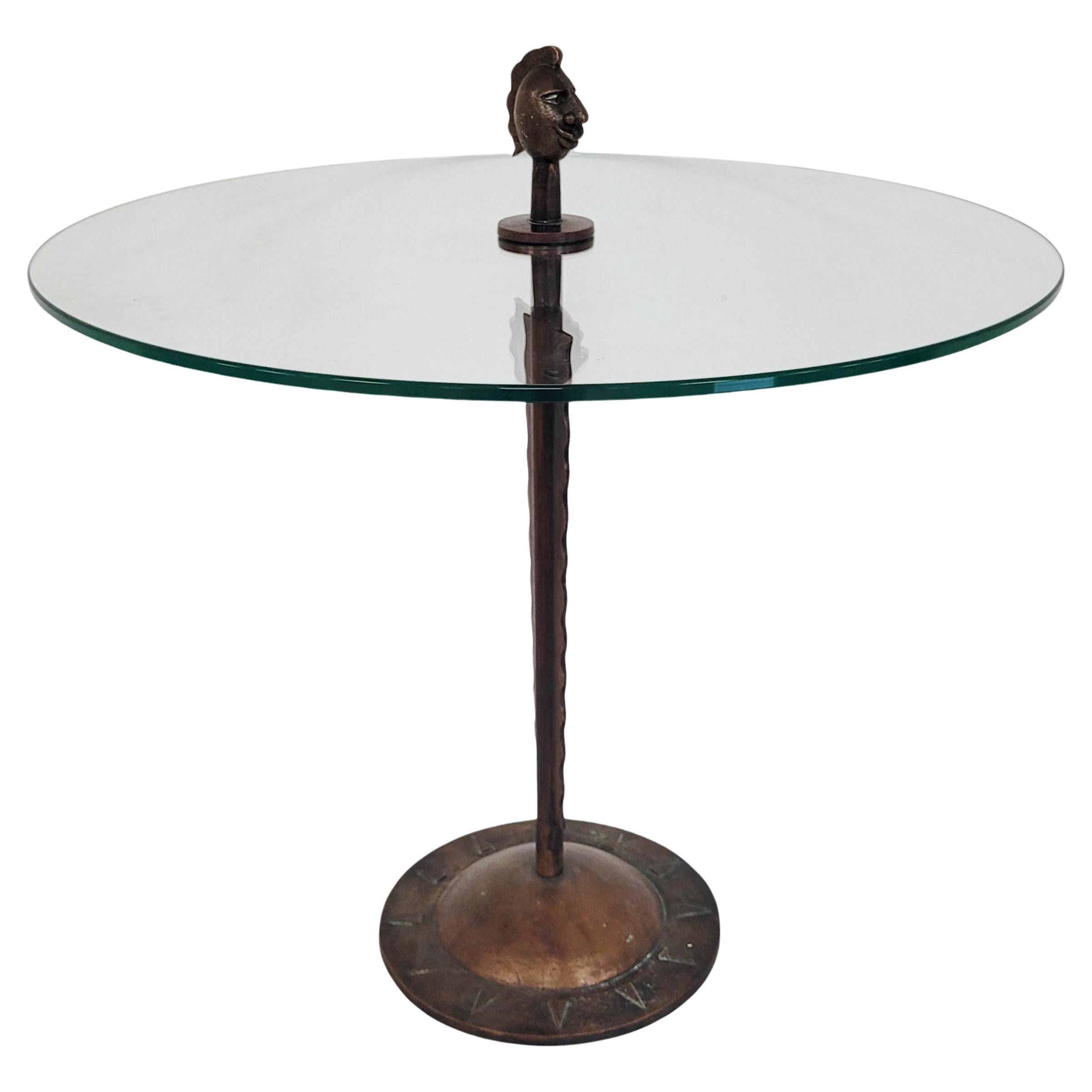 Table d'appoint dans le style de Diego Giacometti. Italie années 1960. Bronze.Verre.