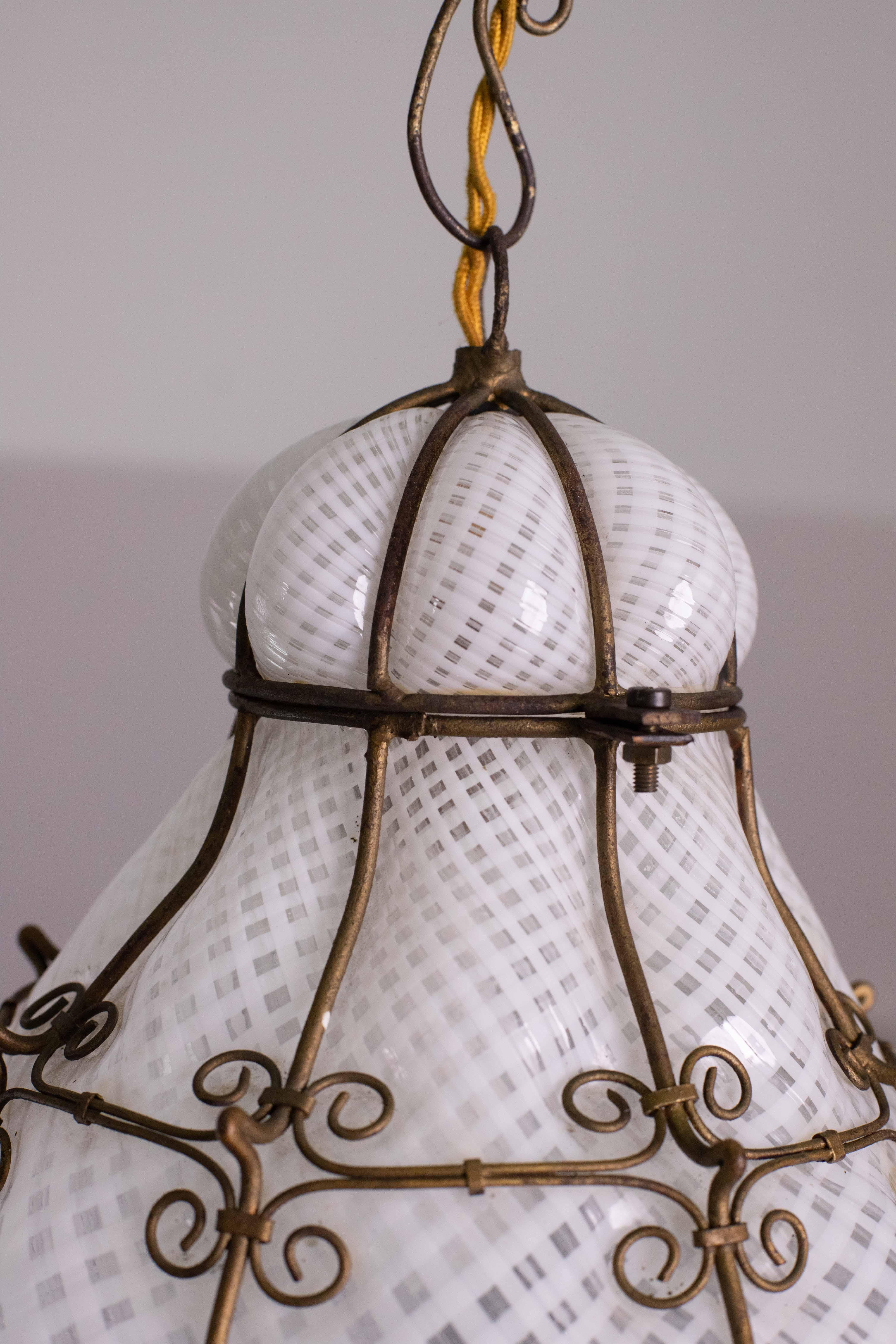 Extraordinary Rare Large Size Venetian Lantern in Murano Reticello Glass, 1940s For Sale 5