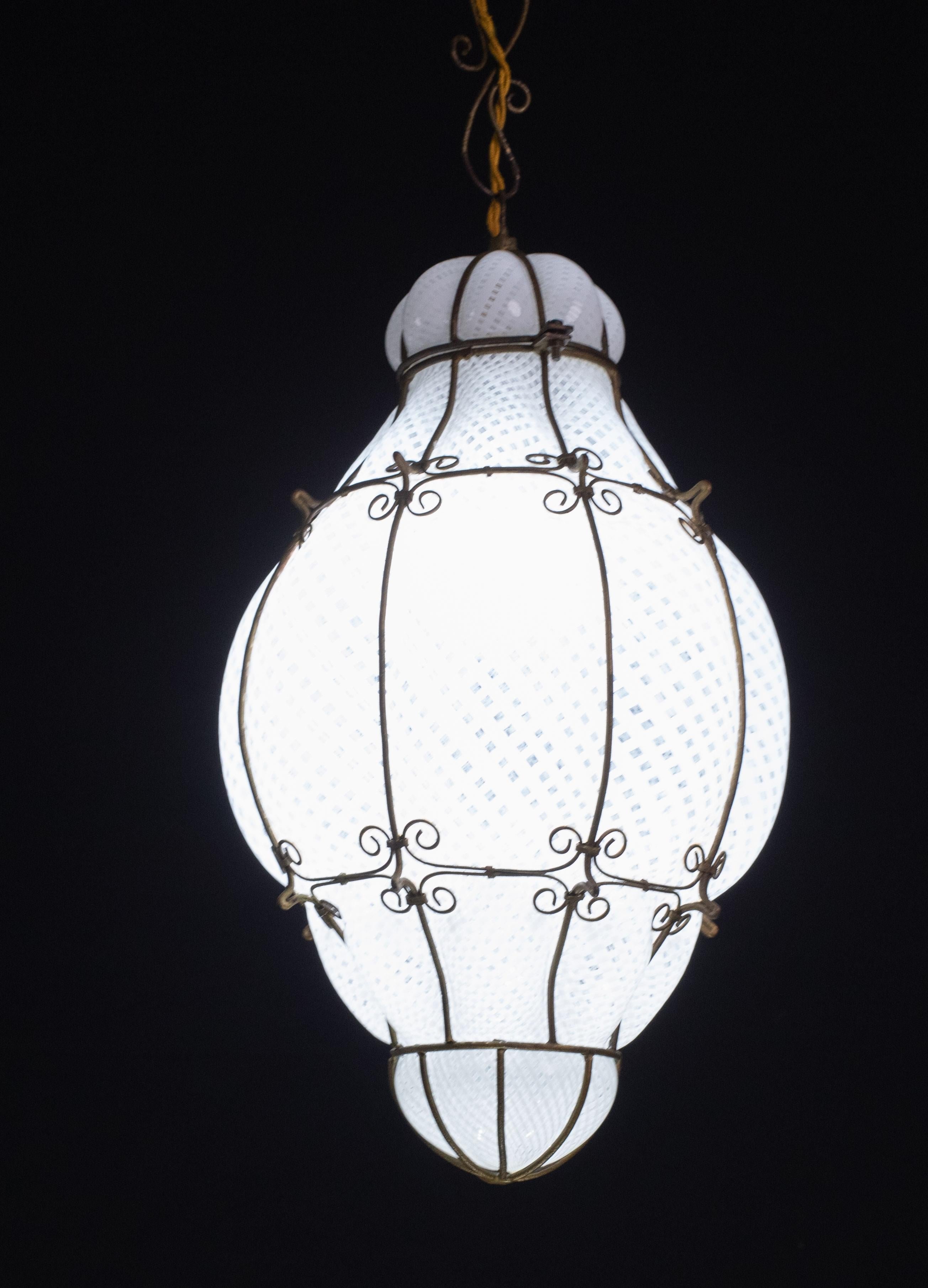 Extraordinary Rare Large Size Venetian Lantern in Murano Reticello Glass, 1940s For Sale 7