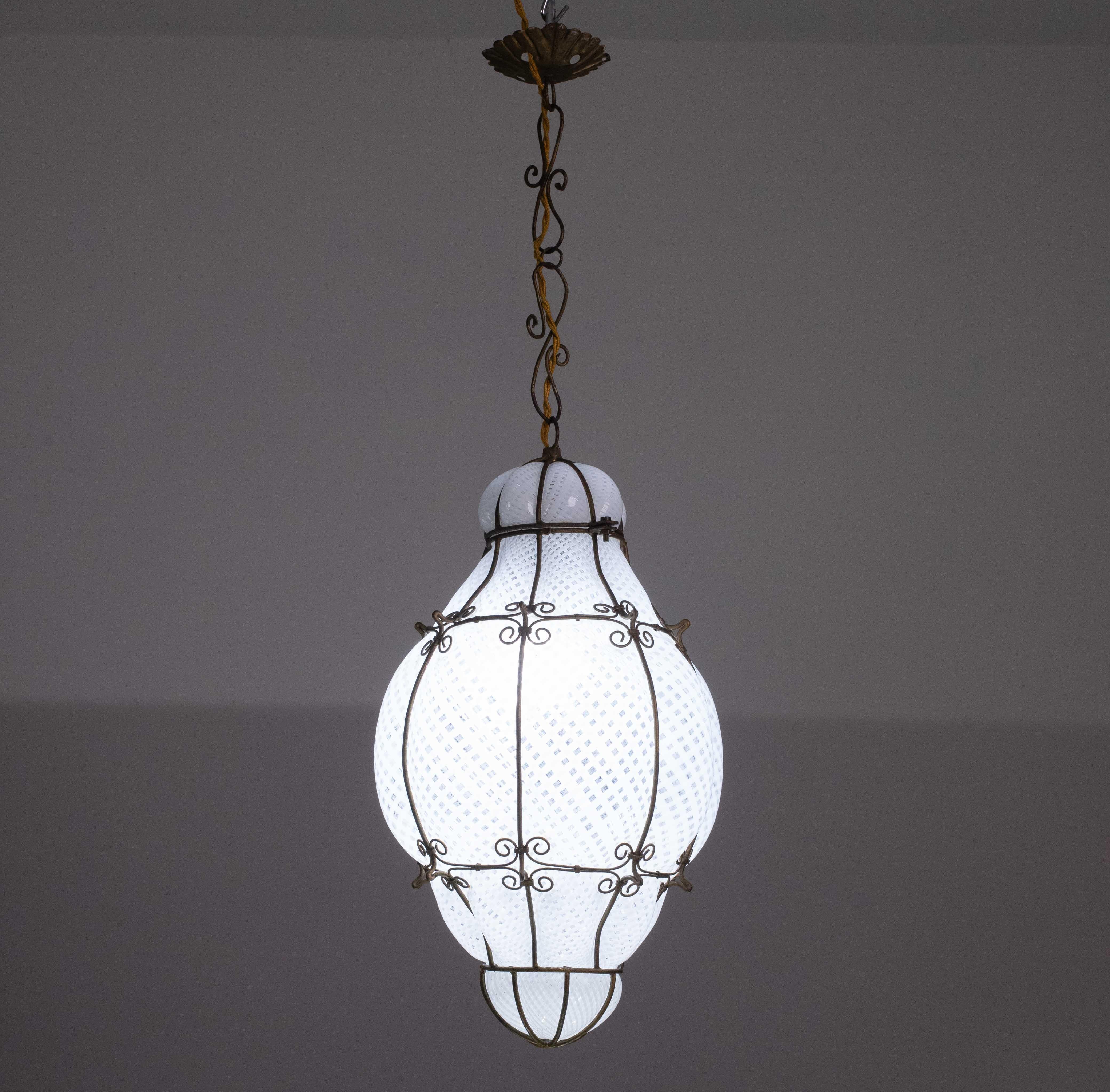 Extraordinary Rare Large Size Venetian Lantern in Murano Reticello Glass, 1940s In Good Condition For Sale In Roma, IT