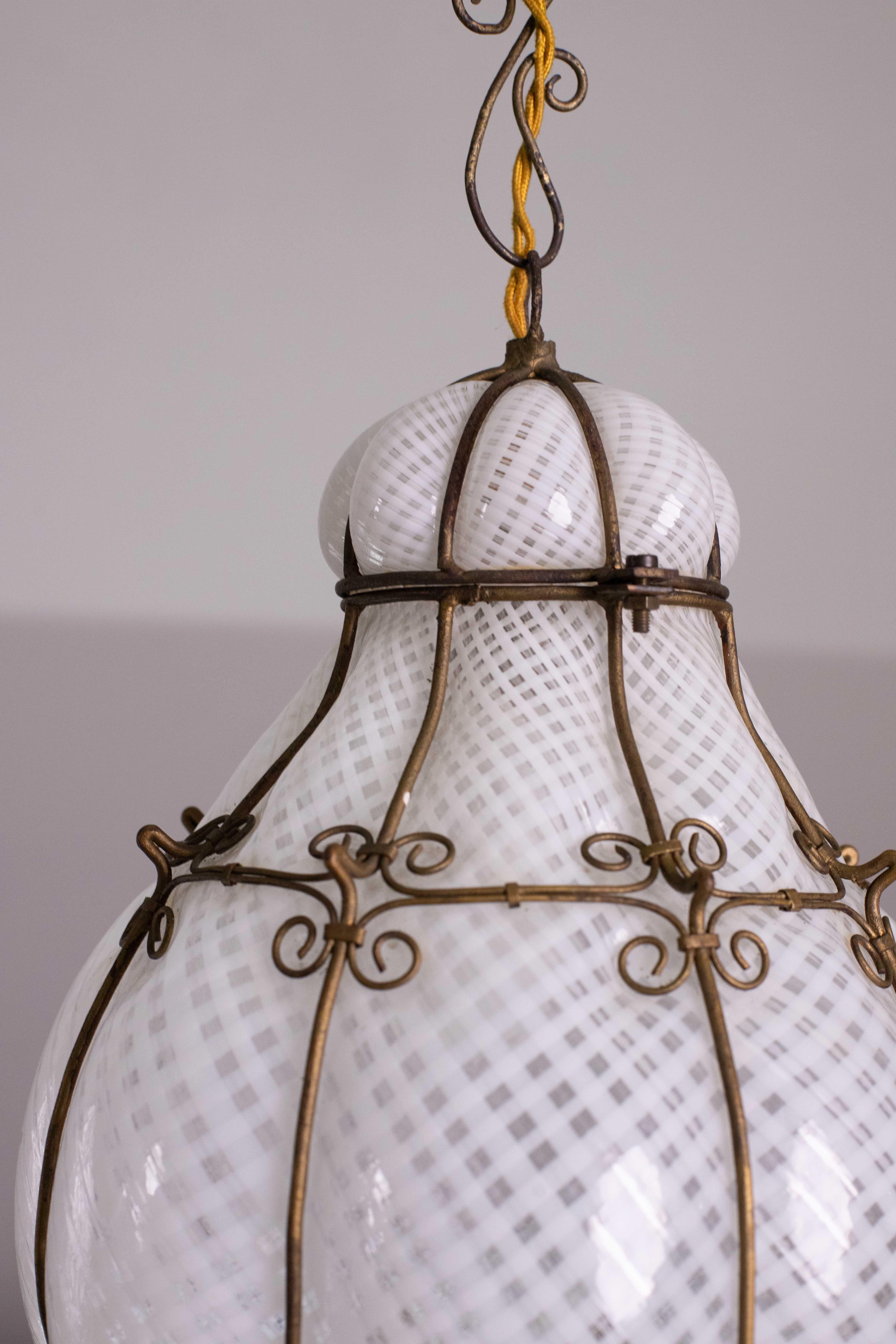 Extraordinary Rare Large Size Venetian Lantern in Murano Reticello Glass, 1940s For Sale 4