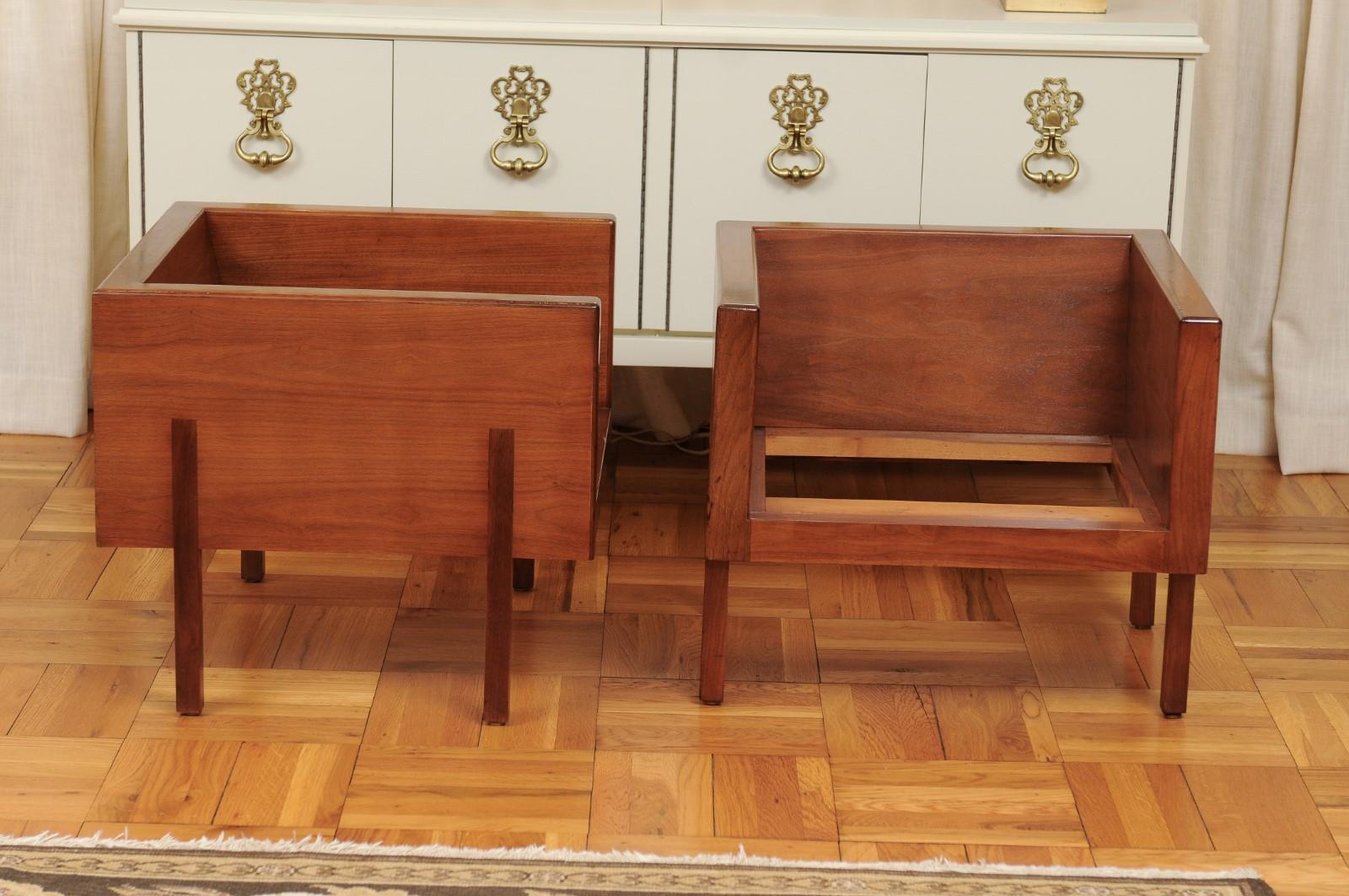 Außergewöhnliches Paar Loungesessel aus Nussbaumholz mit Würfel im Probber-Stil - 2 Paar (Mahagoni) im Angebot
