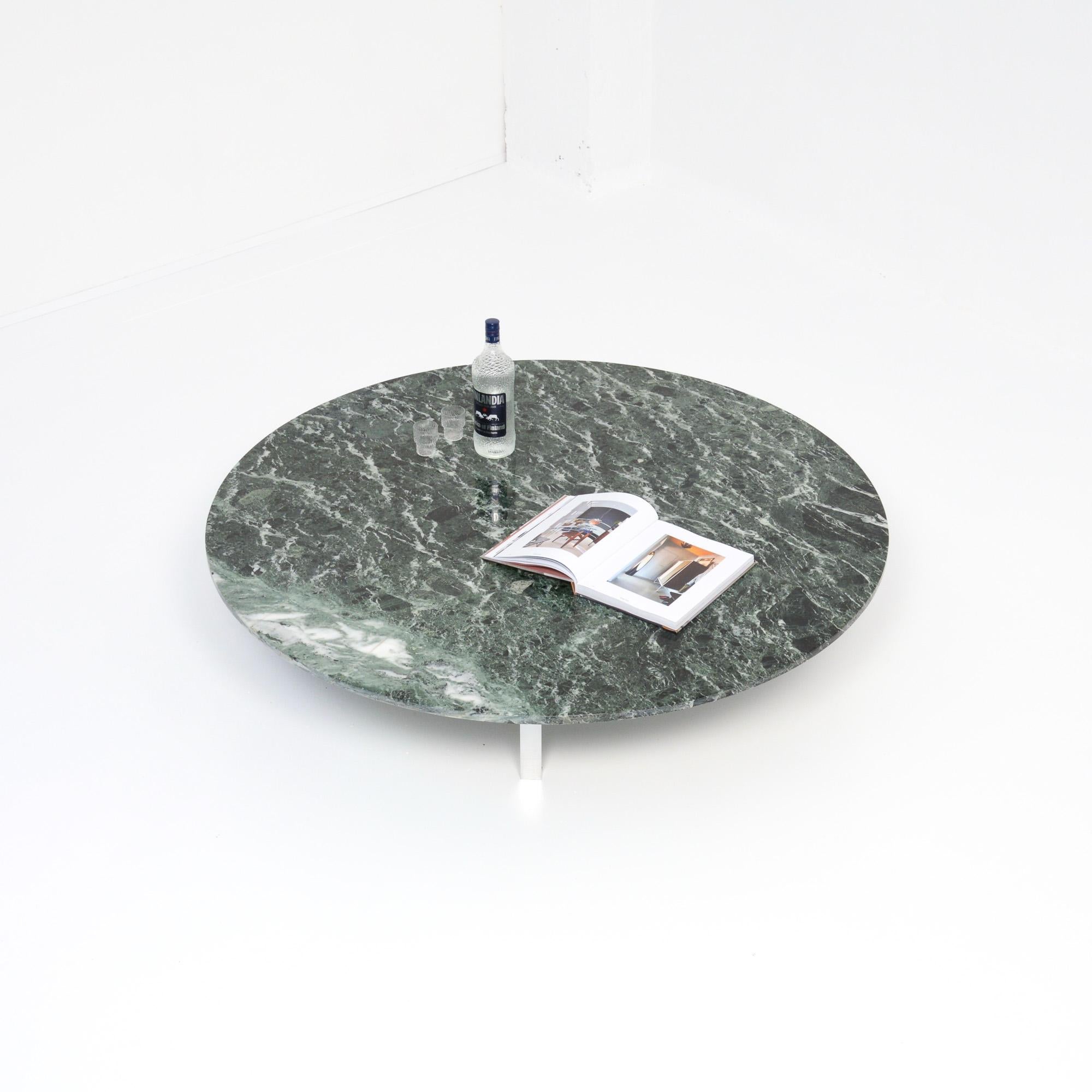 This exclusive round green marble coffee table can be dated in the 1970s.
It was bought in the Netherlands by the previous owners. Unfortunately we don’t know the designer and producer. It seems to be inspired by the work of Poul Kjaerholm and