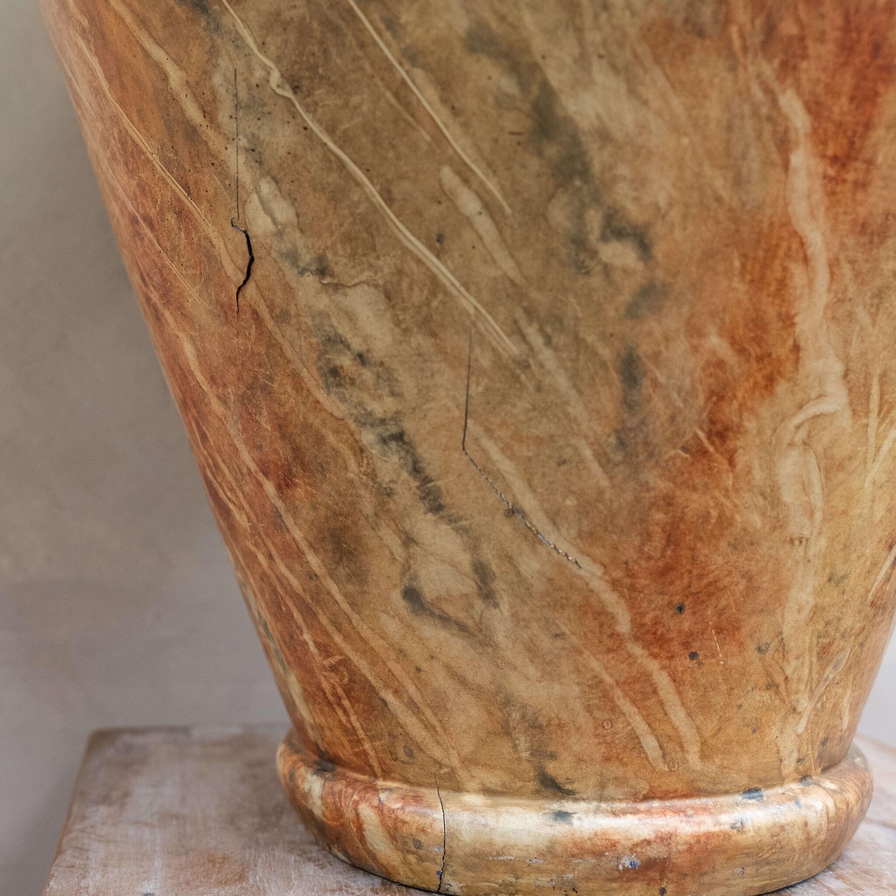 Straordinaria coppia di urne in legno effetto marmo Francia circa 1890 in vendita 3
