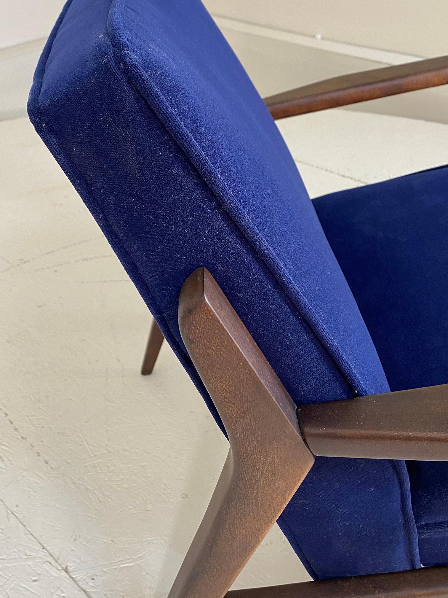Außergewöhnlicher geformter Sessel im Stil von Carlo De Carli im Angebot 3