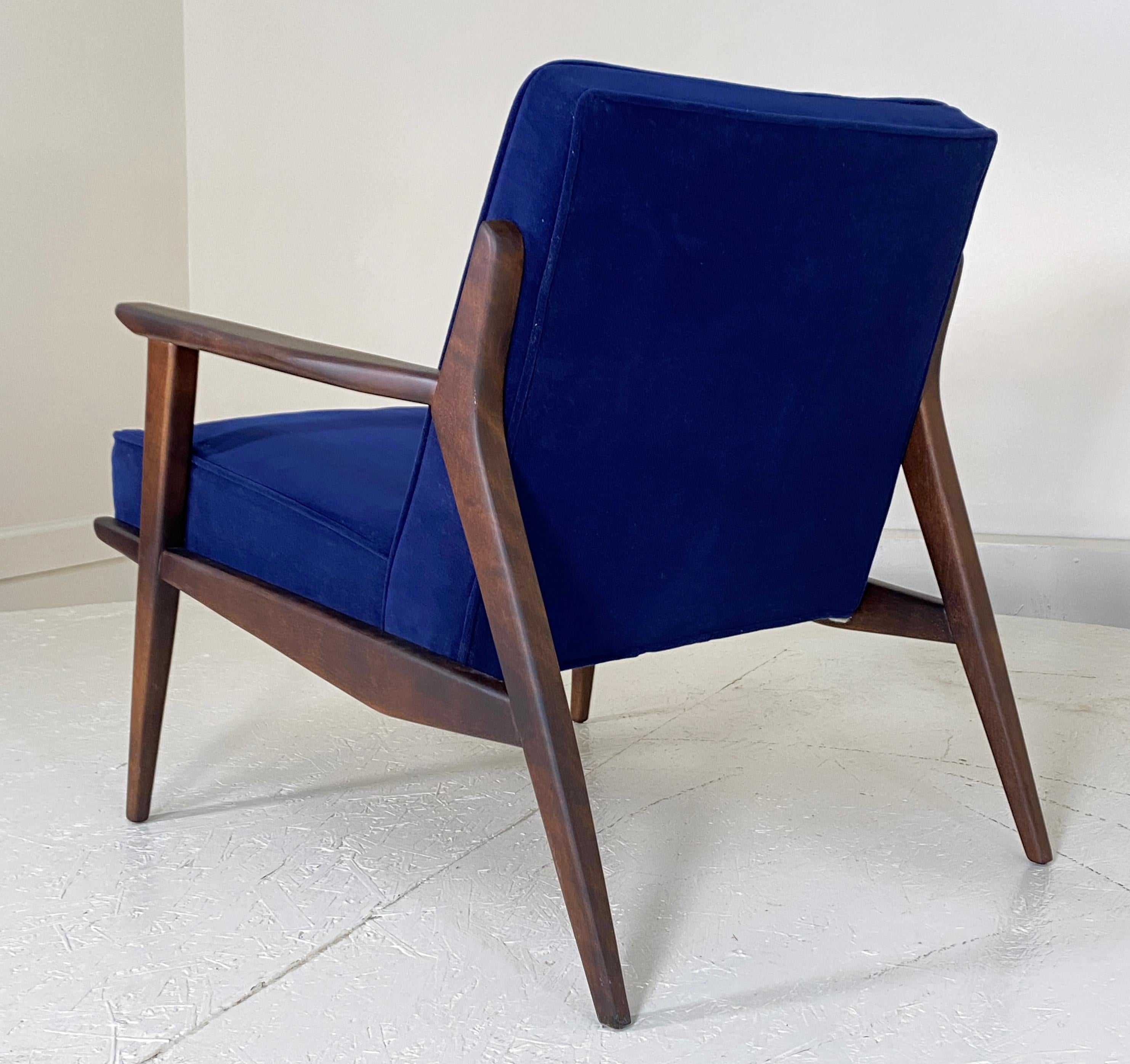 Außergewöhnlicher geformter Sessel im Stil von Carlo De Carli (Moderne der Mitte des Jahrhunderts) im Angebot