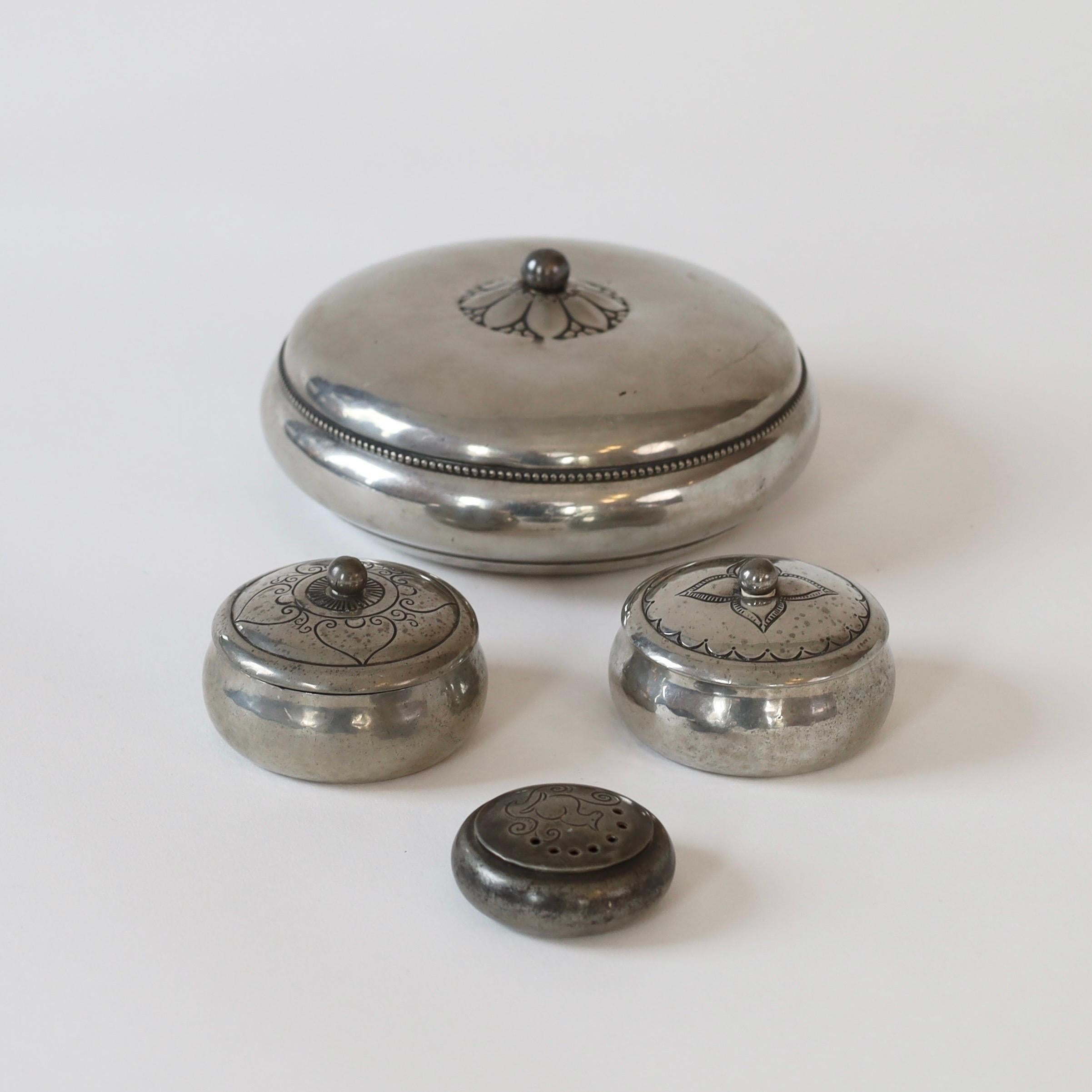 Extraordinary set of Pewter Jewelry boxes by Just Andersen, 1920s, Denmark For Sale 3