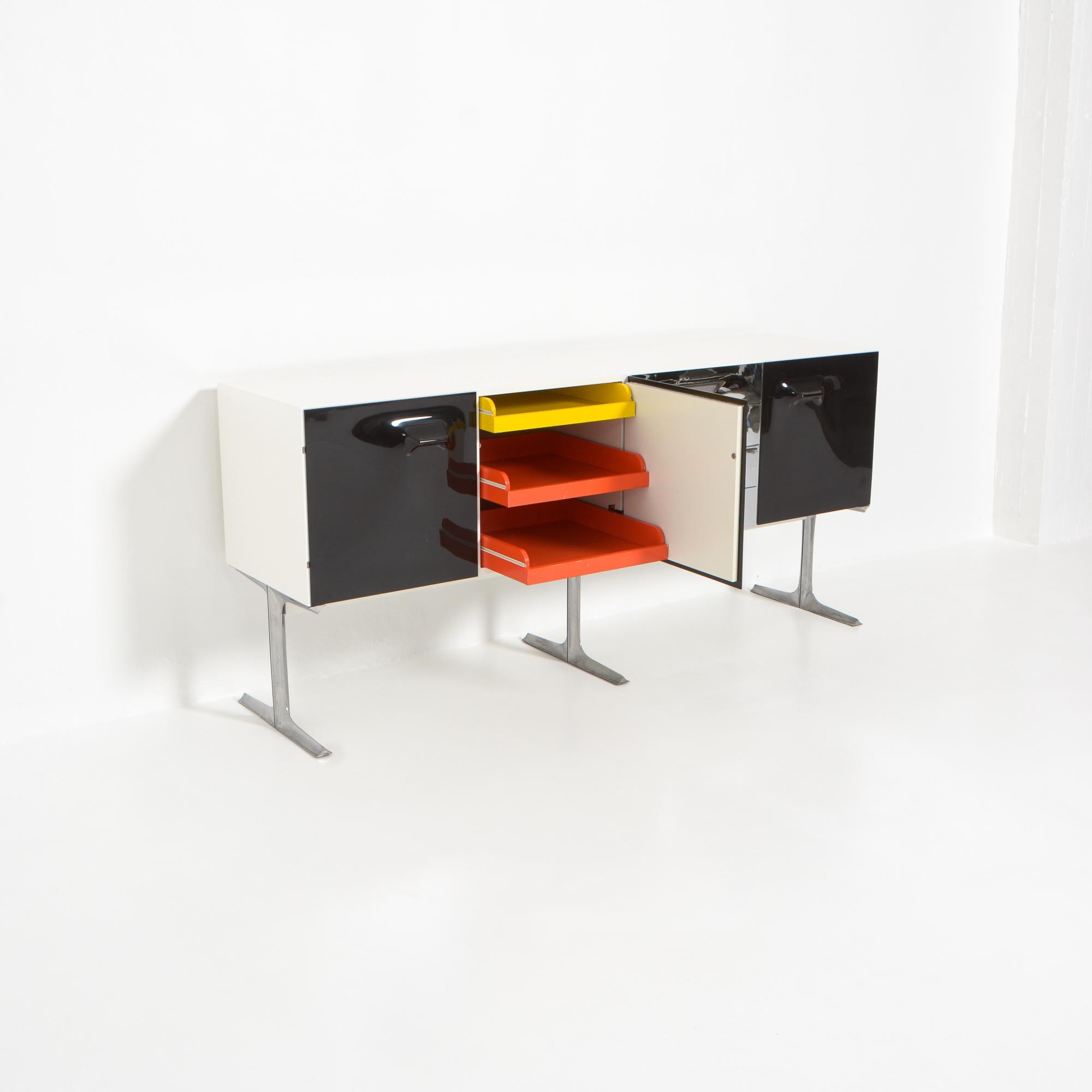 Extraordinary Sideboard by Raymond Loewy for DF 2000 1