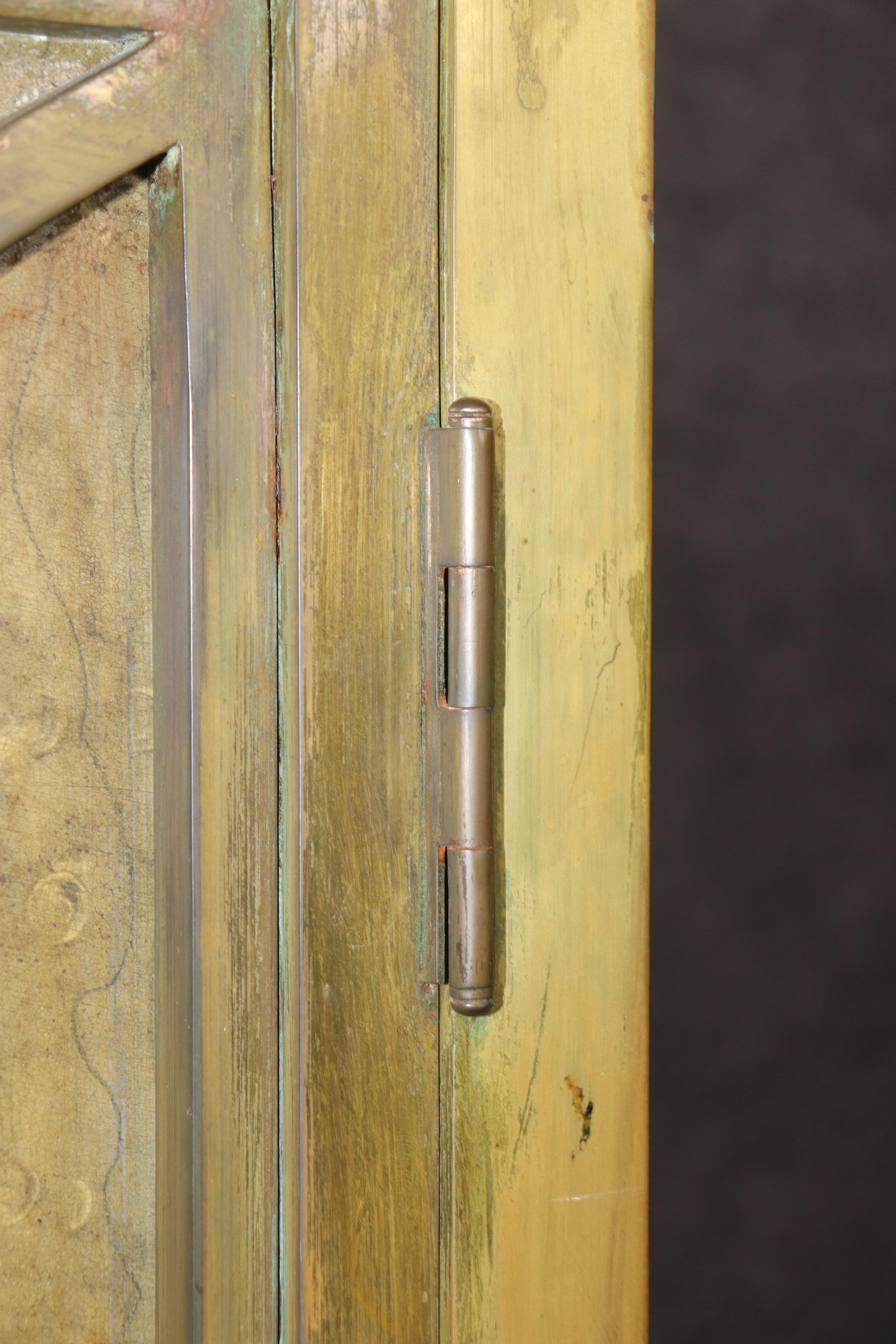 Außergewöhnliches französisches Directoire Sideboard mit Spiegel aus massiver Bronze und Marmorplatte im Angebot 8