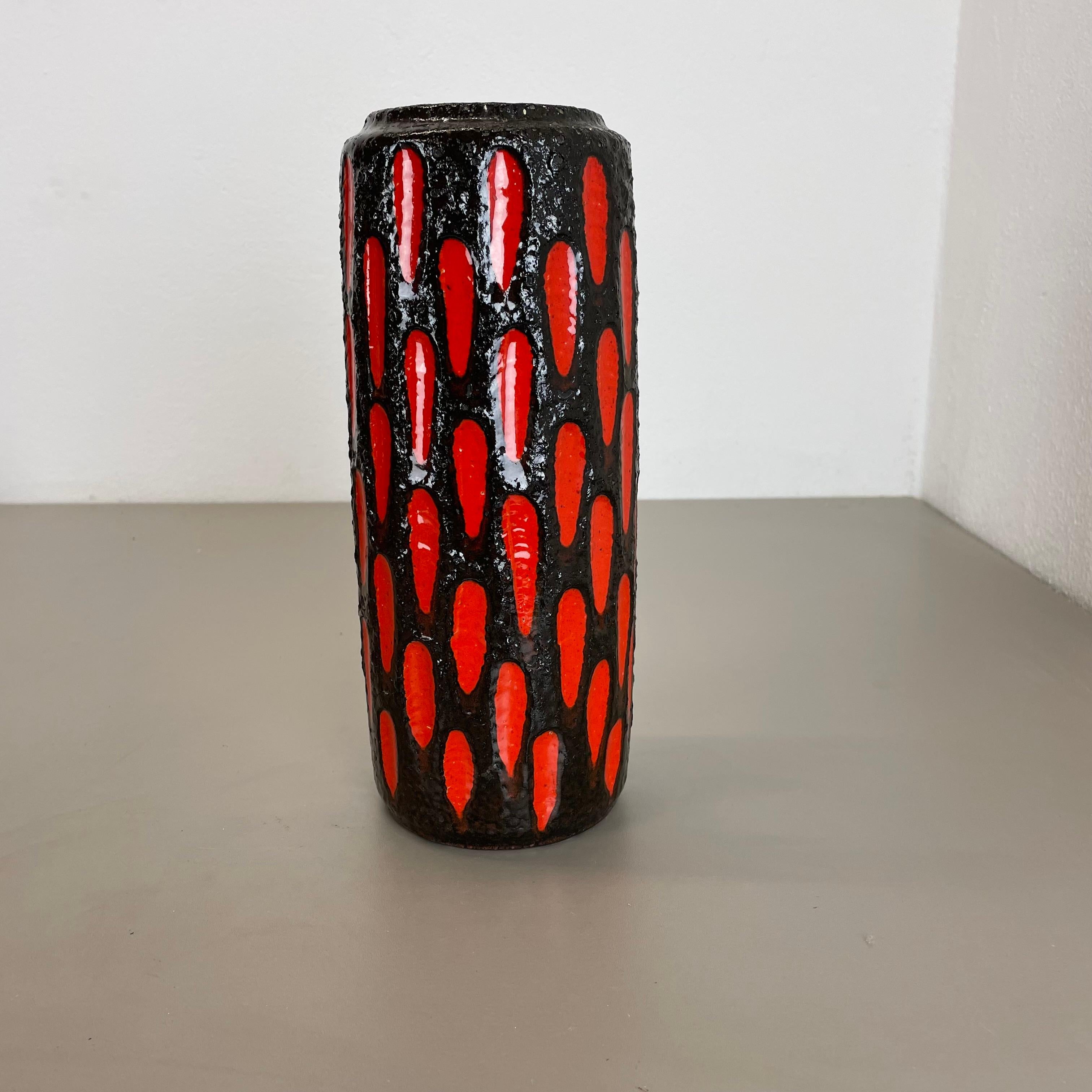 Article :

Fat lava art vase super rare black red 