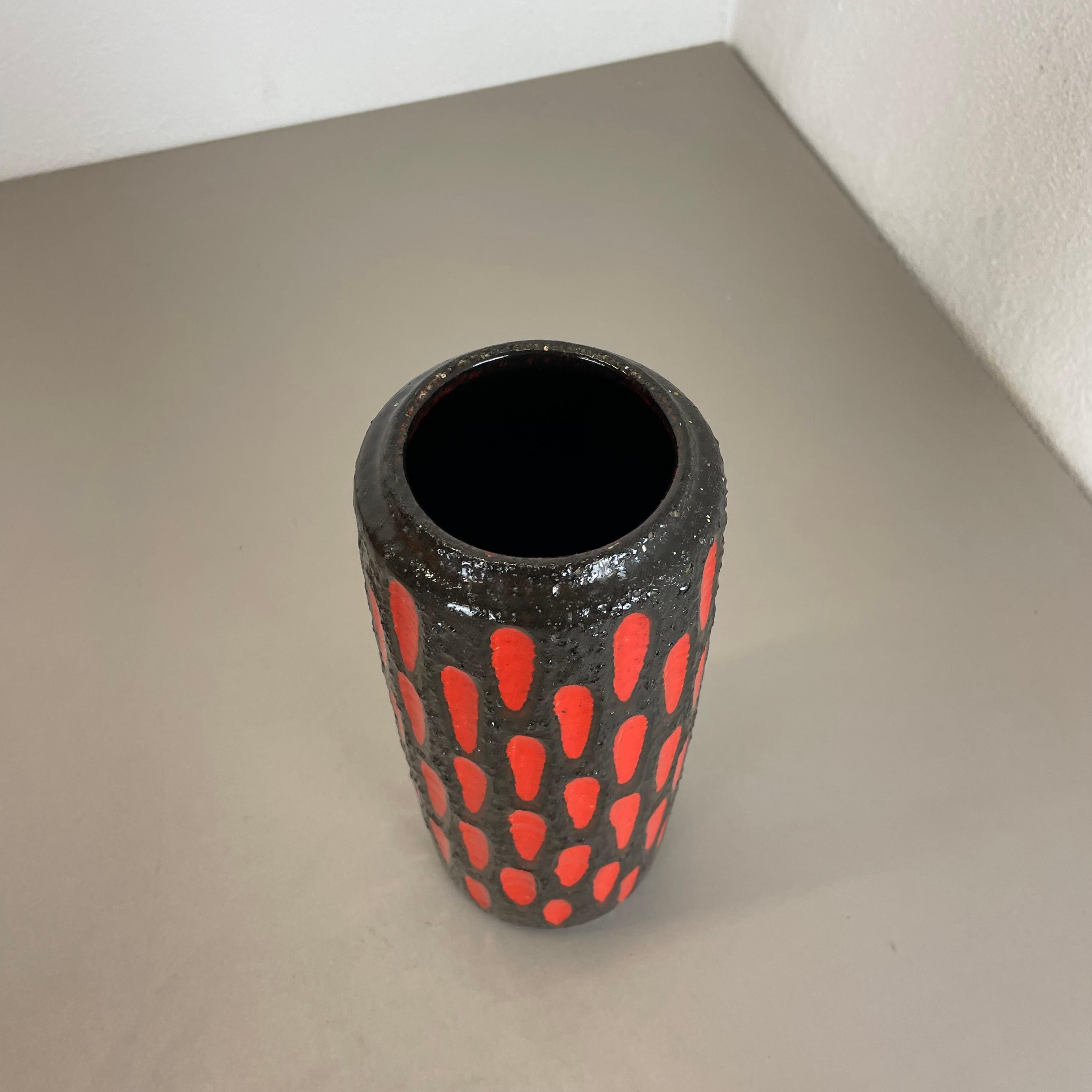 20ième siècle extraordinaire vase en poterie de lave grège 