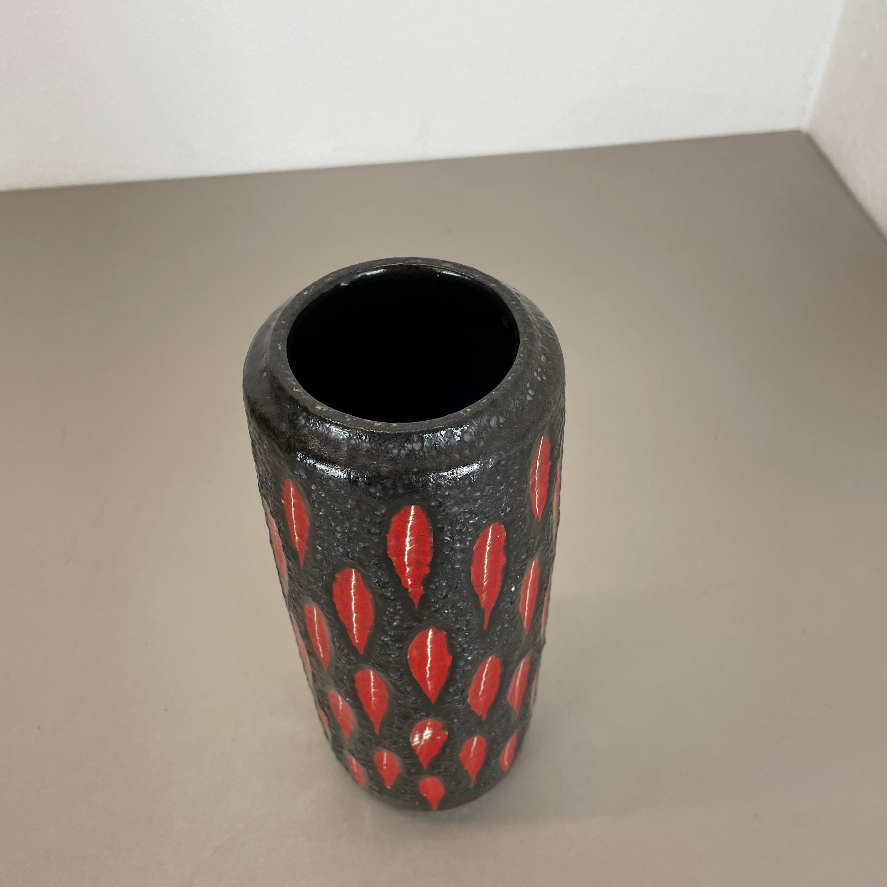 Extraordinaire vase en poterie de lave grasse 