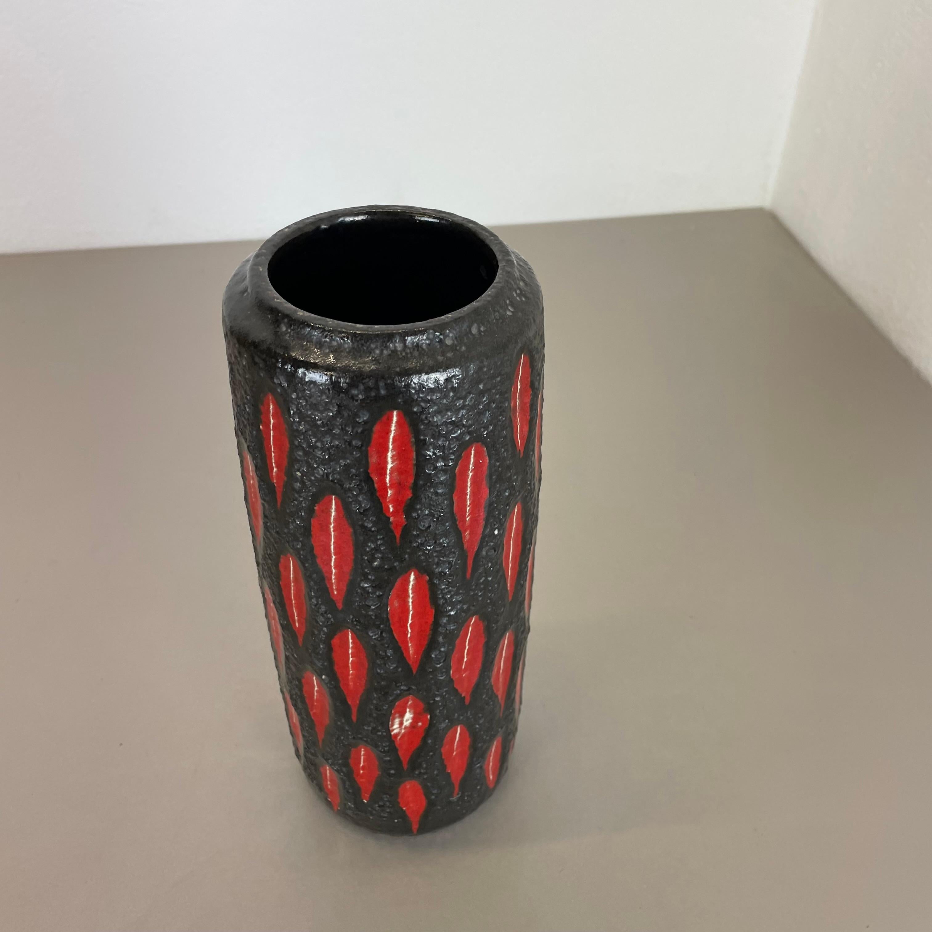 Extraordinaire vase en poterie de lave grasse 