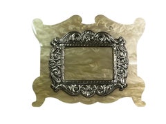 Straordinaria cornice da tavolo, resina, argento 925, anni '50, Italia