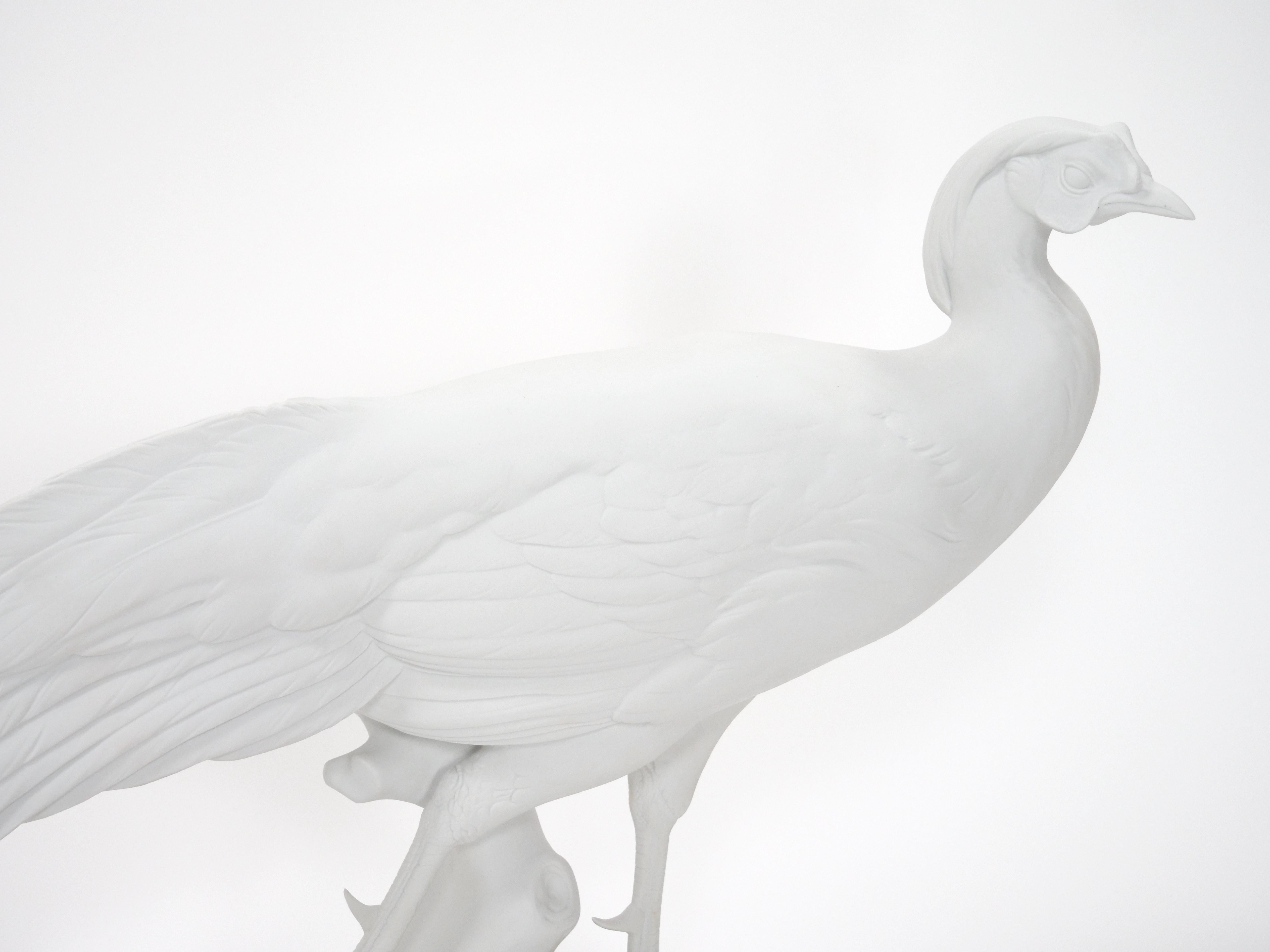 Allemand Extraordinaire Tiffany & Co Peacock Sculpture By Nymphenburg Porcelain en vente