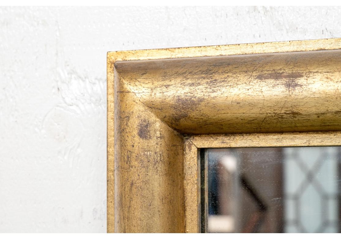 Américain Extraordinaire Miroir Tommi Parzinger avec Finial Top en vente