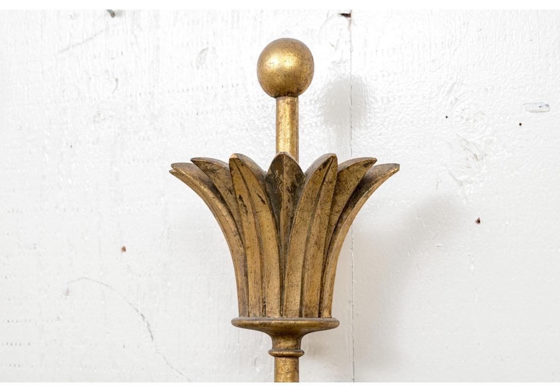 Extraordinaire Miroir Tommi Parzinger avec Finial Top en vente 3
