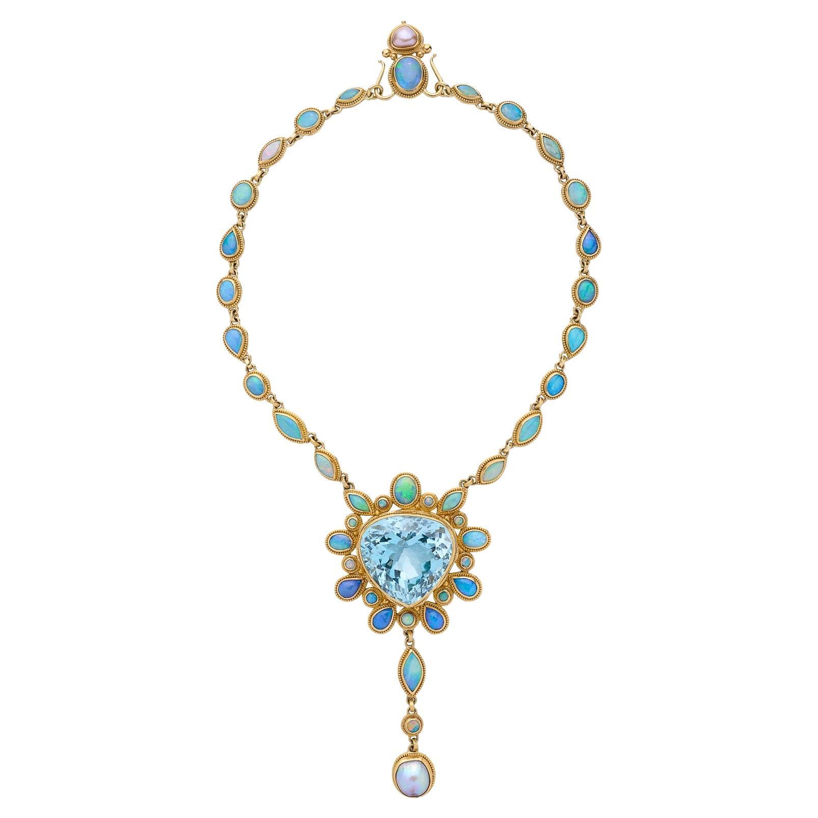 Collier extraordinaire en or orné de topaze, opale et perles de Luna Felix