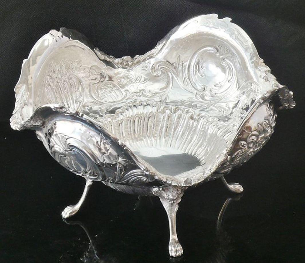Außergewöhnlicher viktorianischer Silberständer mit versilberter Duftflasche im Angebot 3