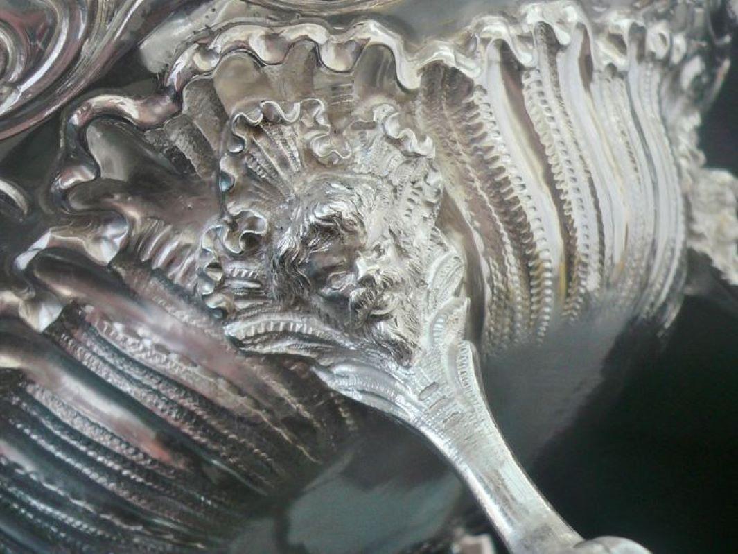 Außergewöhnlicher viktorianischer Silberständer mit versilberter Duftflasche im Zustand „Gut“ im Angebot in London, GB