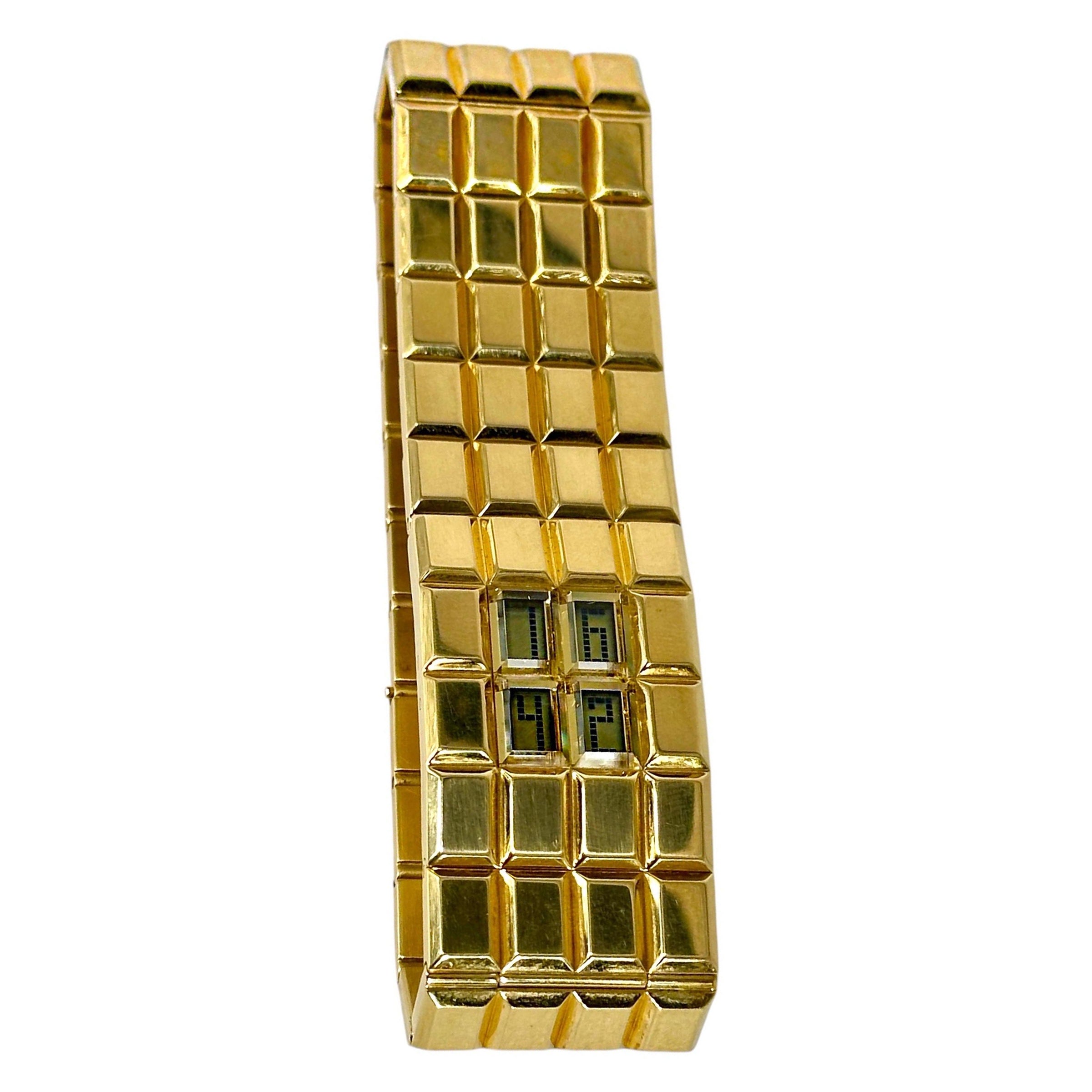 Diese außergewöhnliche CHANEL-Quarzarmbanduhr im Vintage-Stil, die vollständig aus 18 Karat Gelbgold gefertigt ist, gehört zu ihrer Kollektion 