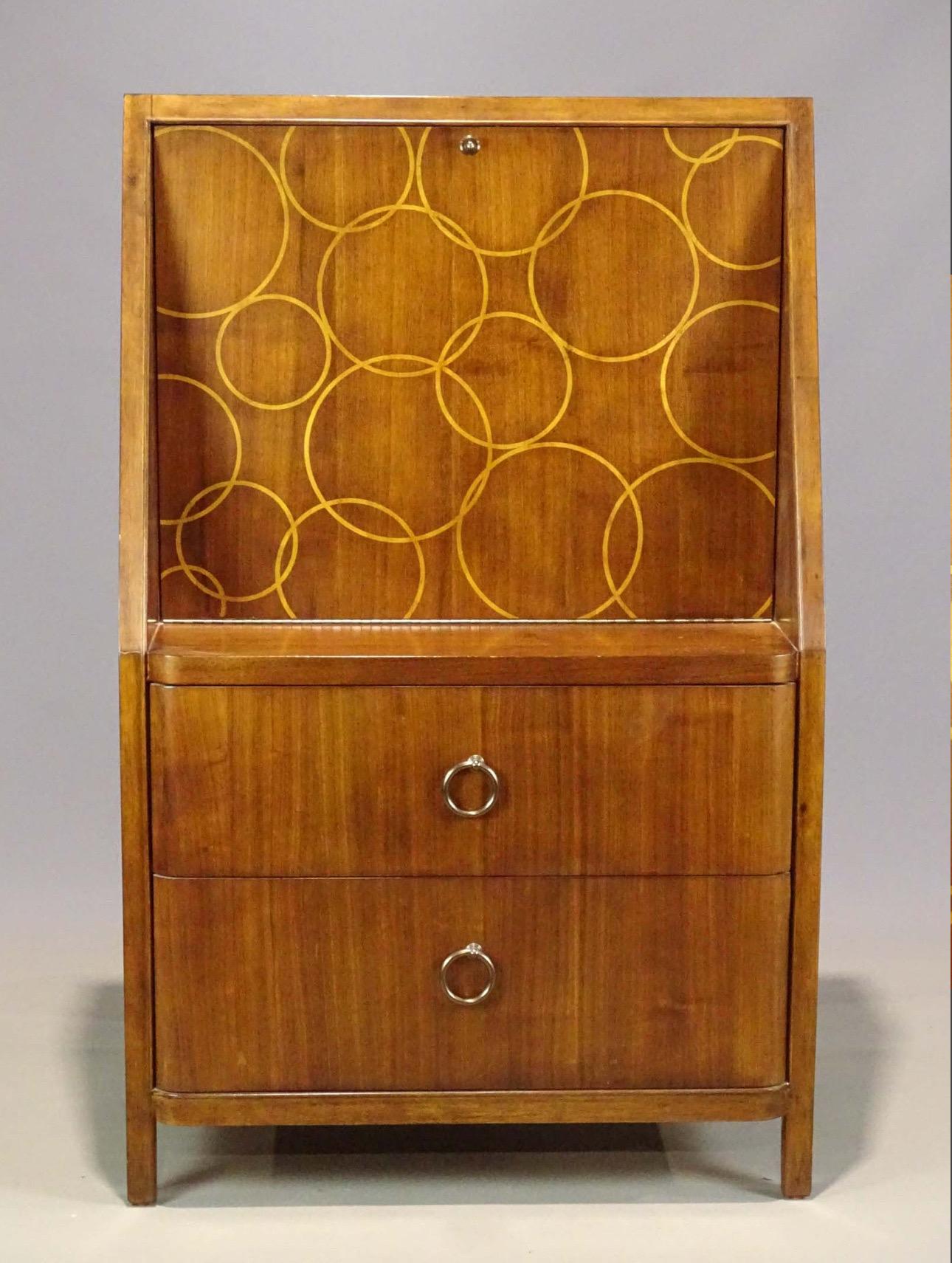 Art déco Extraordinaire meuble de bar marqueté vintage de Drexel Heritage en vente
