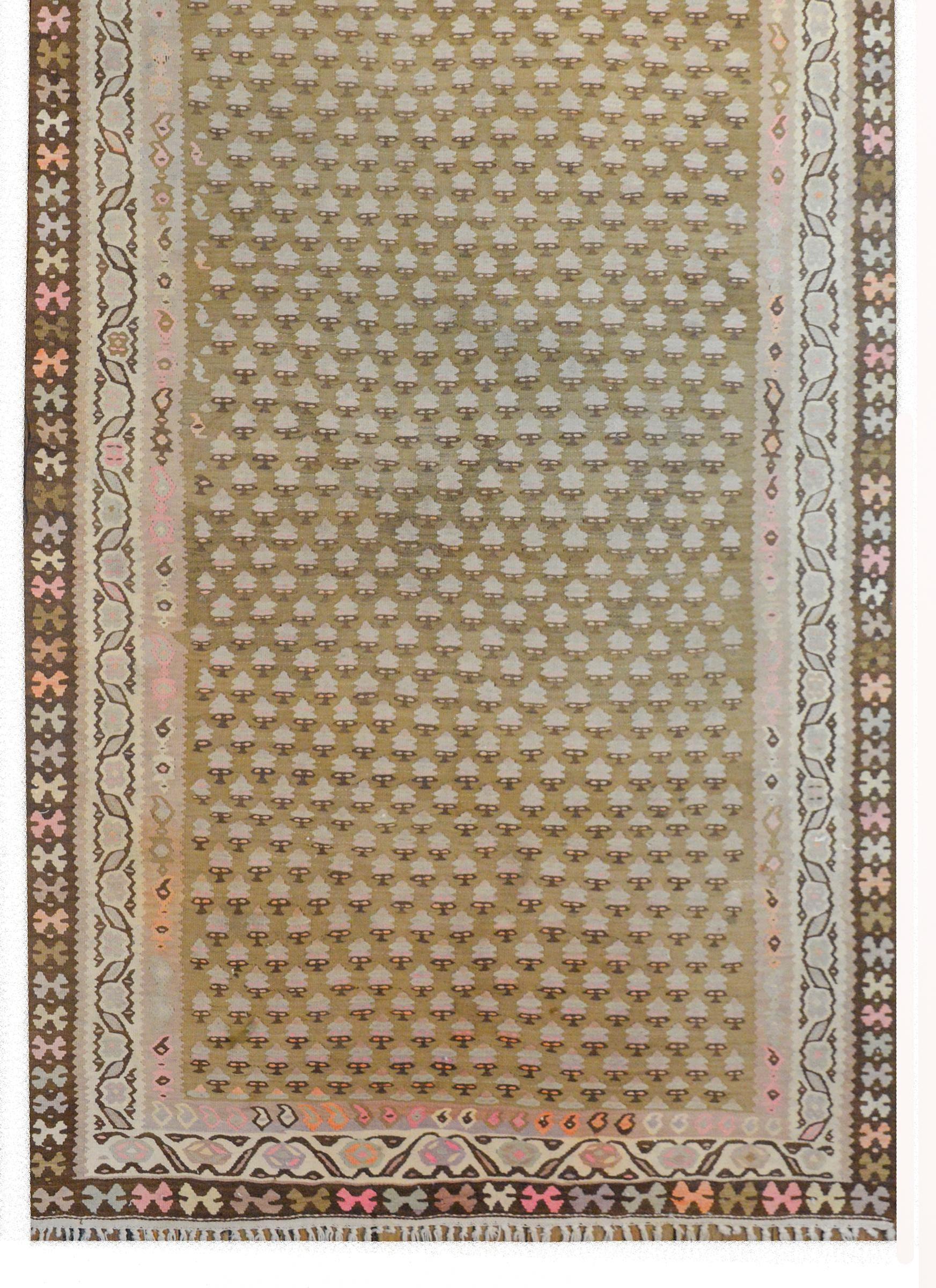 Tintura vegetale Straordinario runner kilim curdo d'epoca in vendita
