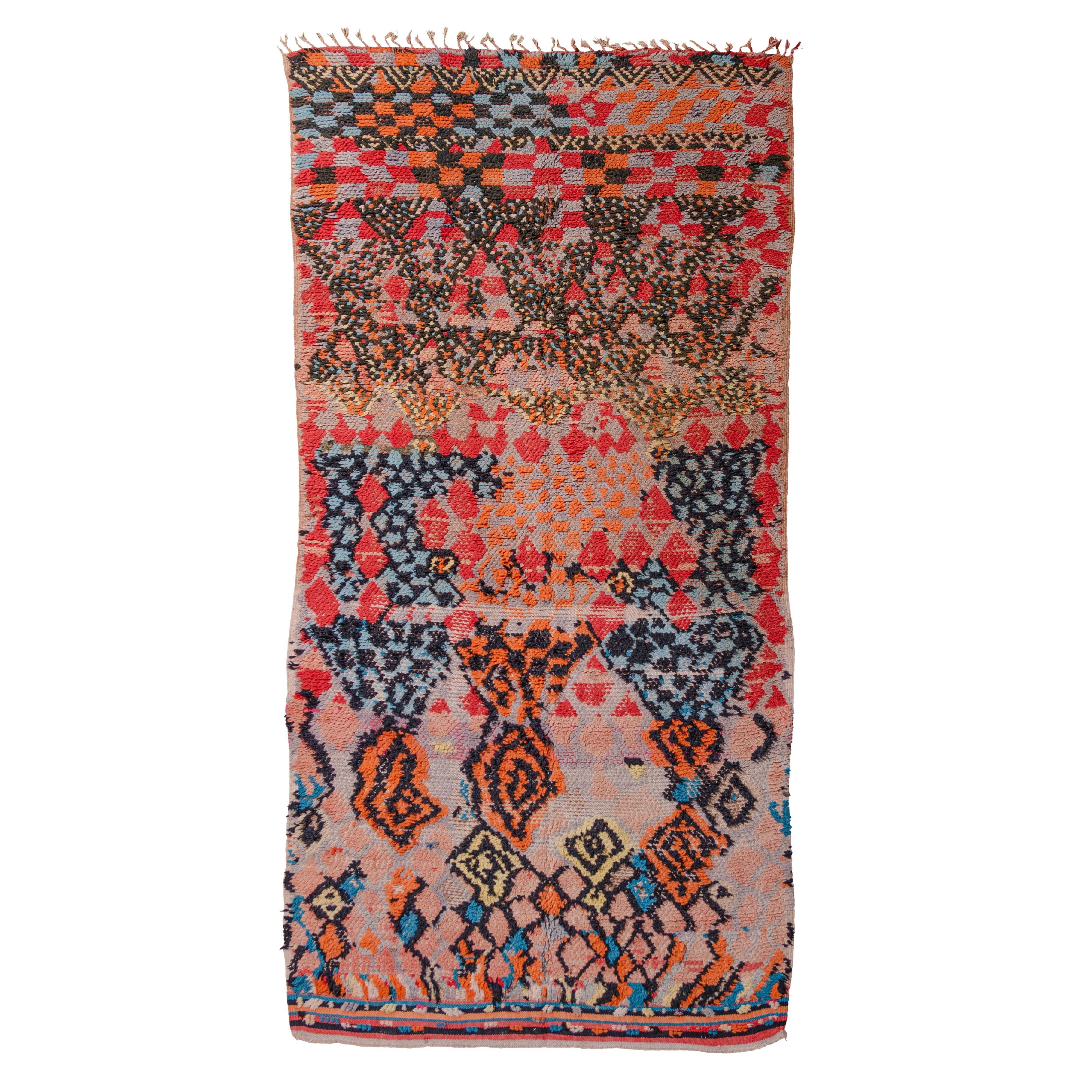 Extraordinaire tapis berbère Boujad marocain d'époque curated by Breuckelen Berber en vente