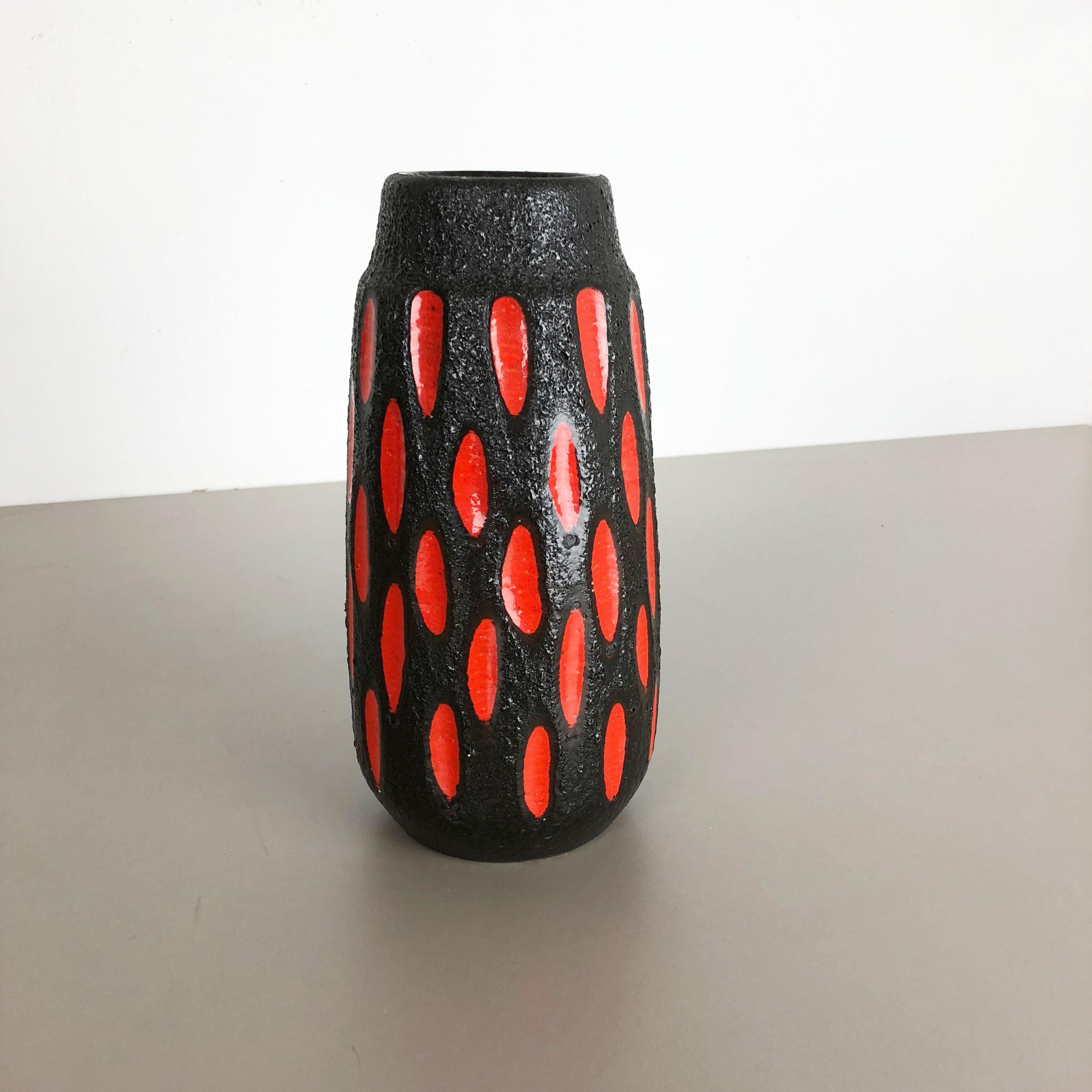 Article:

Fat lava art vase super rare black and red coloration


model: 203 - 26


Producer:

Scheurich, Germany



Decade:

1970s


Description:

This original vintage vase was produced in the 1970s in Germany by Scheurich. it