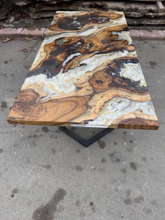 Außergewöhnlicher Esstisch aus weißem Onix-Marmor mit Epoxidharz-Design von Tinella