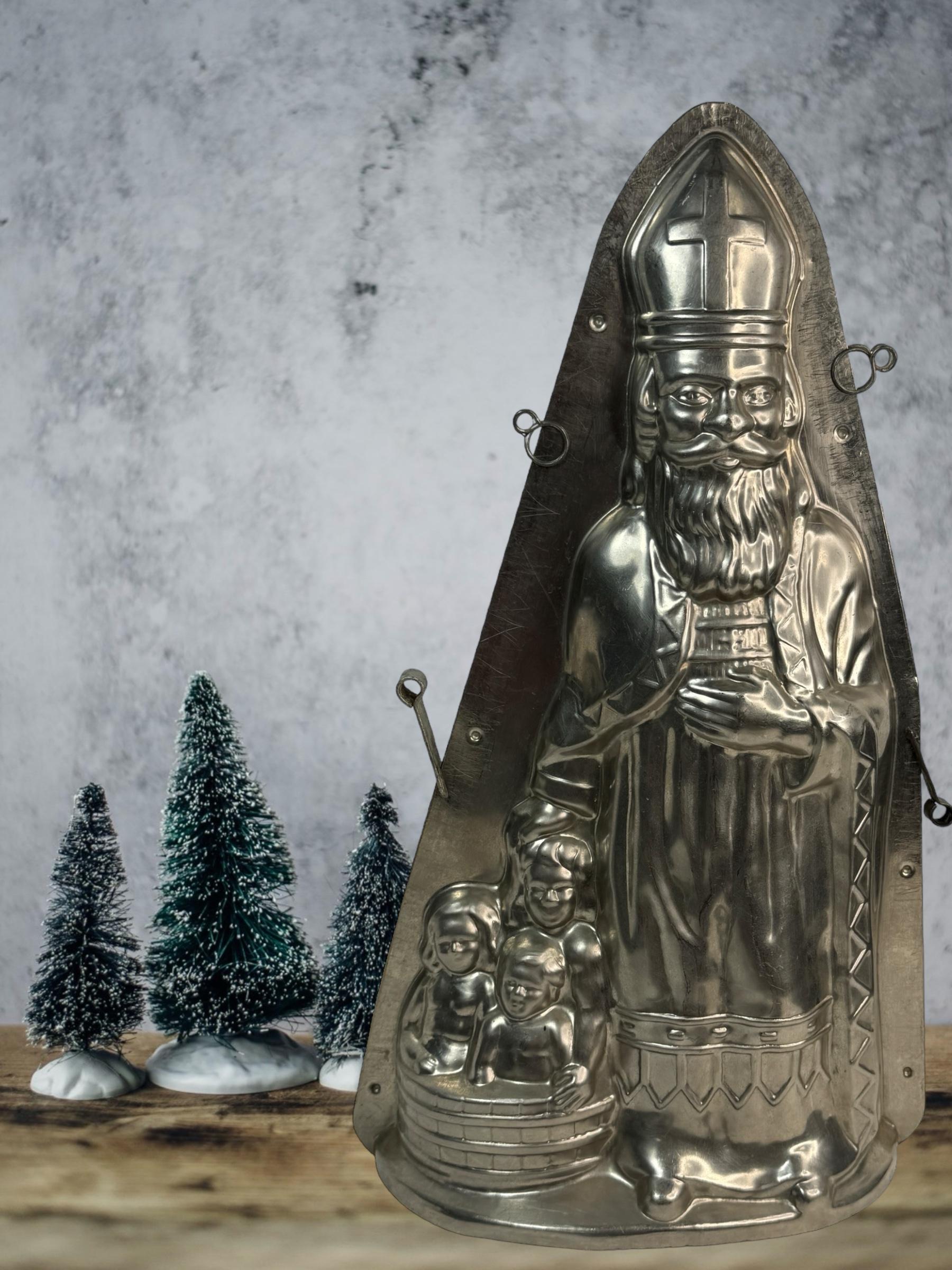 A gorgeous chocolate mold. Made of metal, not marked, just Numbered. 
Beautiful and ready to use or display, with nice patina.
The 1890s to 1920s were the golden age of Chocolate production and consumption throughout Europe. Many cities and towns