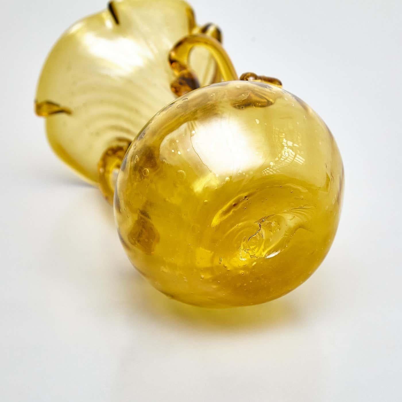 Extraordinary Yellow Blown Glass Vase - Early 20th Century For Sale 1
