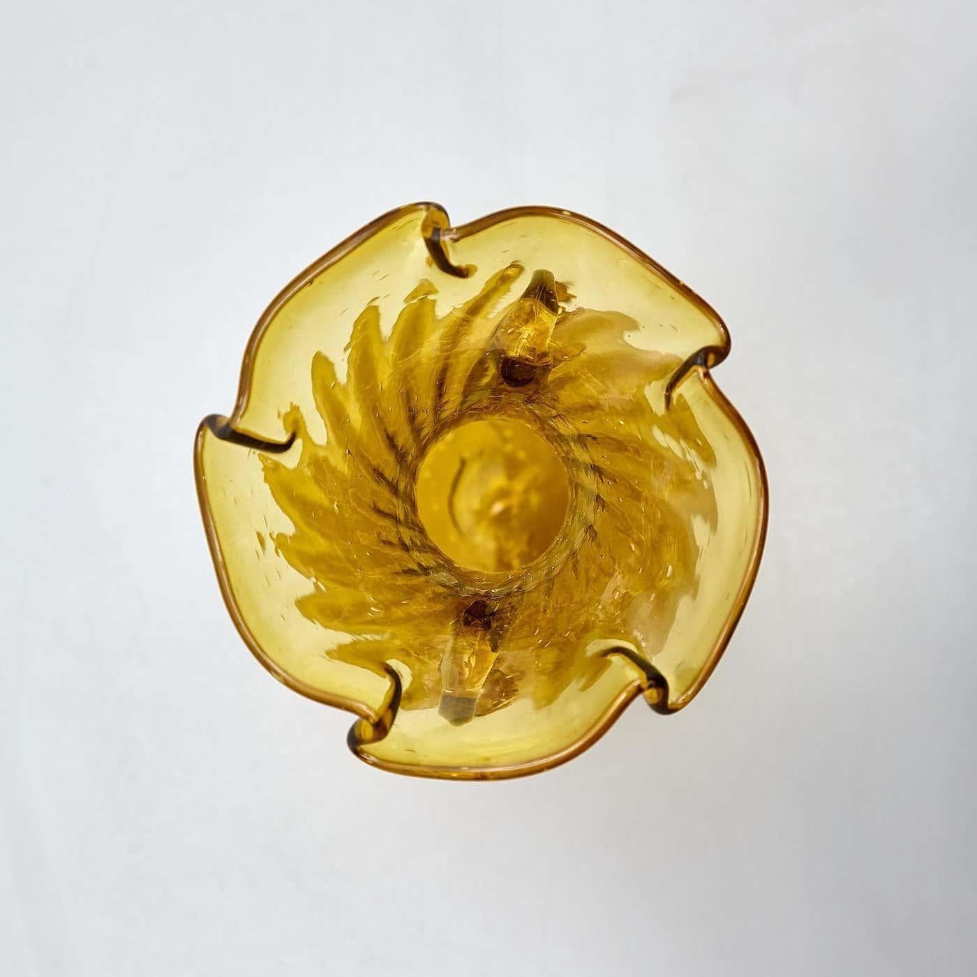Außergewöhnliche gelbe mundgeblasene Glasvase – frühes 20. Jahrhundert im Angebot 2