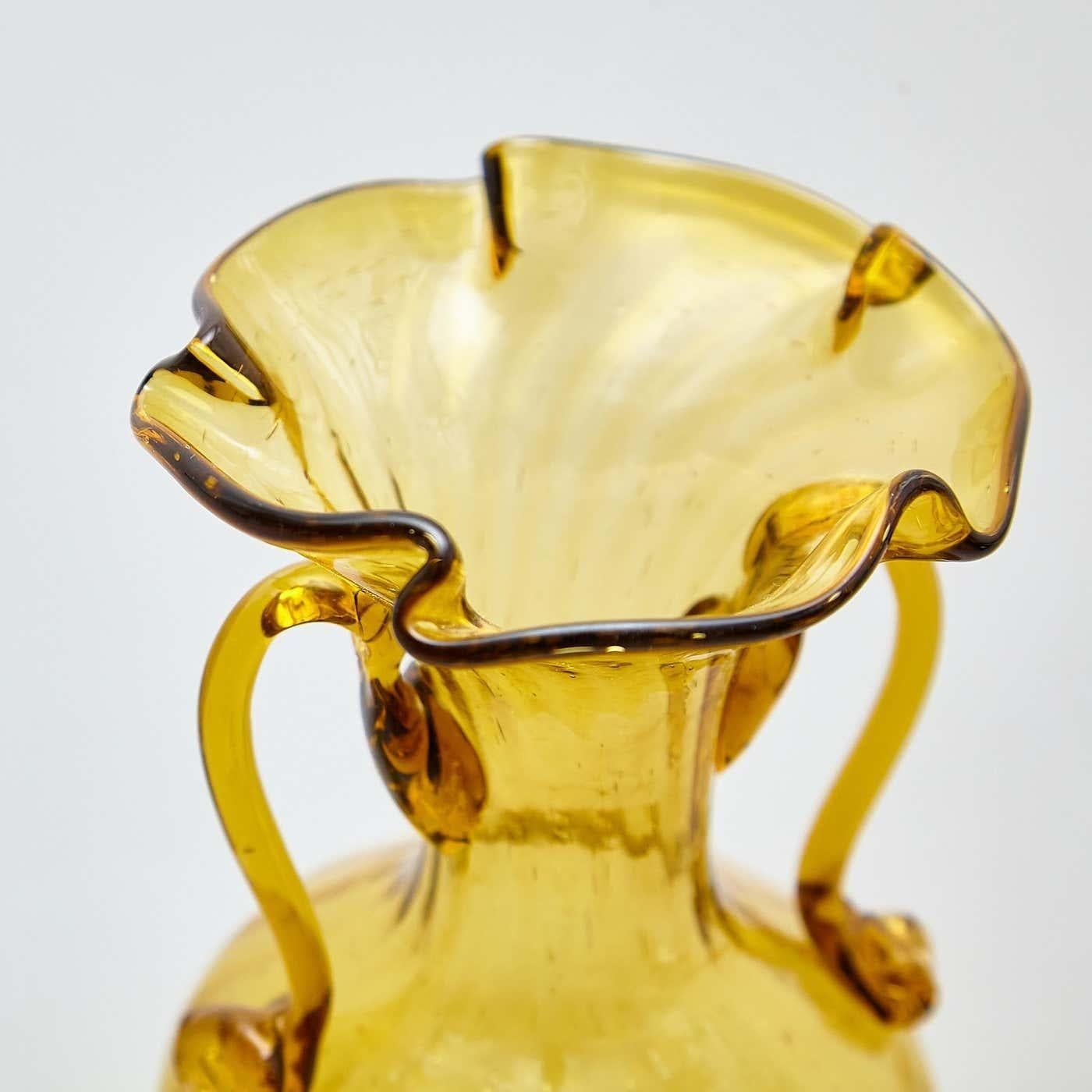 Außergewöhnliche gelbe mundgeblasene Glasvase – frühes 20. Jahrhundert im Angebot 3