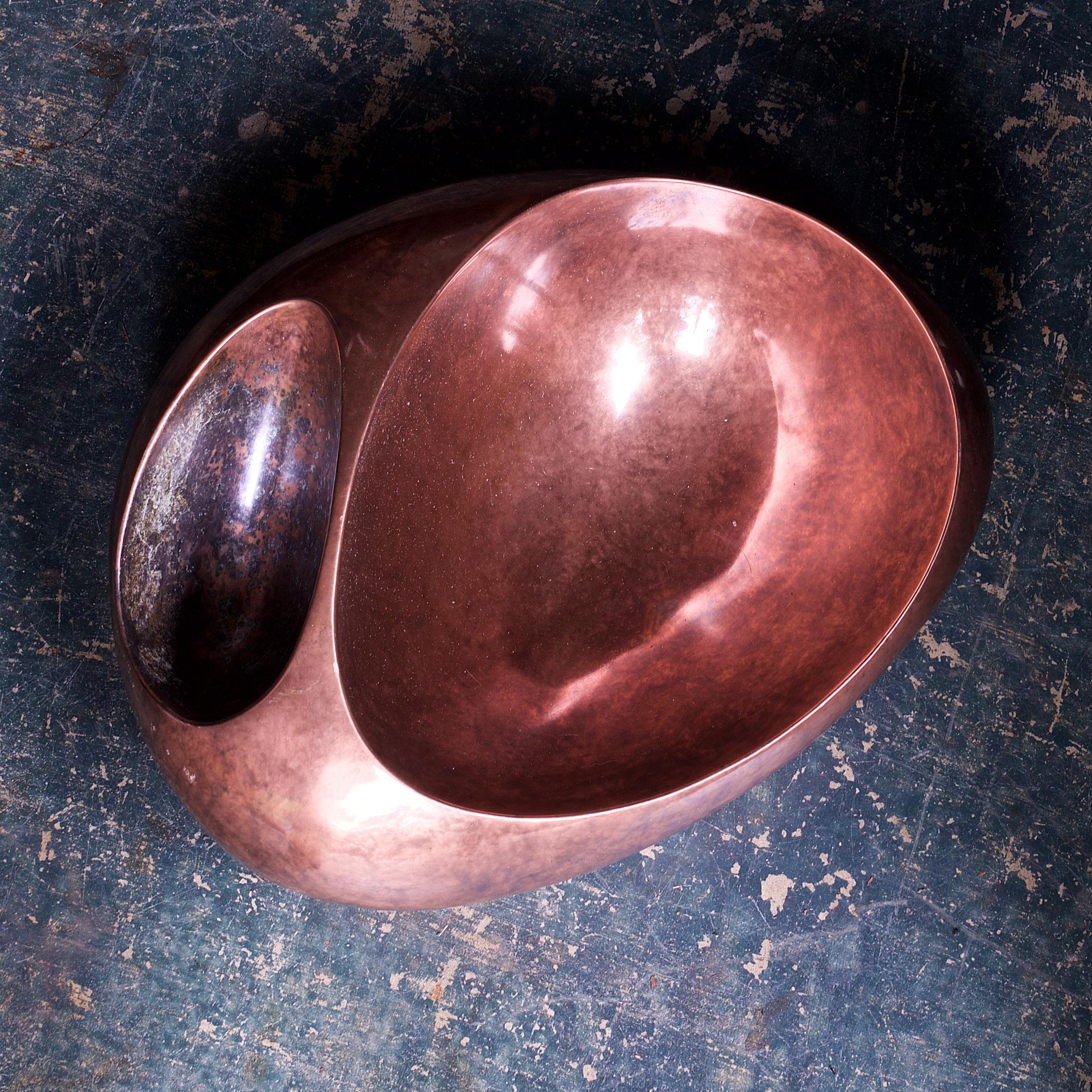 Uncommon and Striking Large heavy copper toned divided serving dish or sculptural centerpiece.  Engraved signature to bottom, Steve Cozzolino MT 0436 Nambe.  
