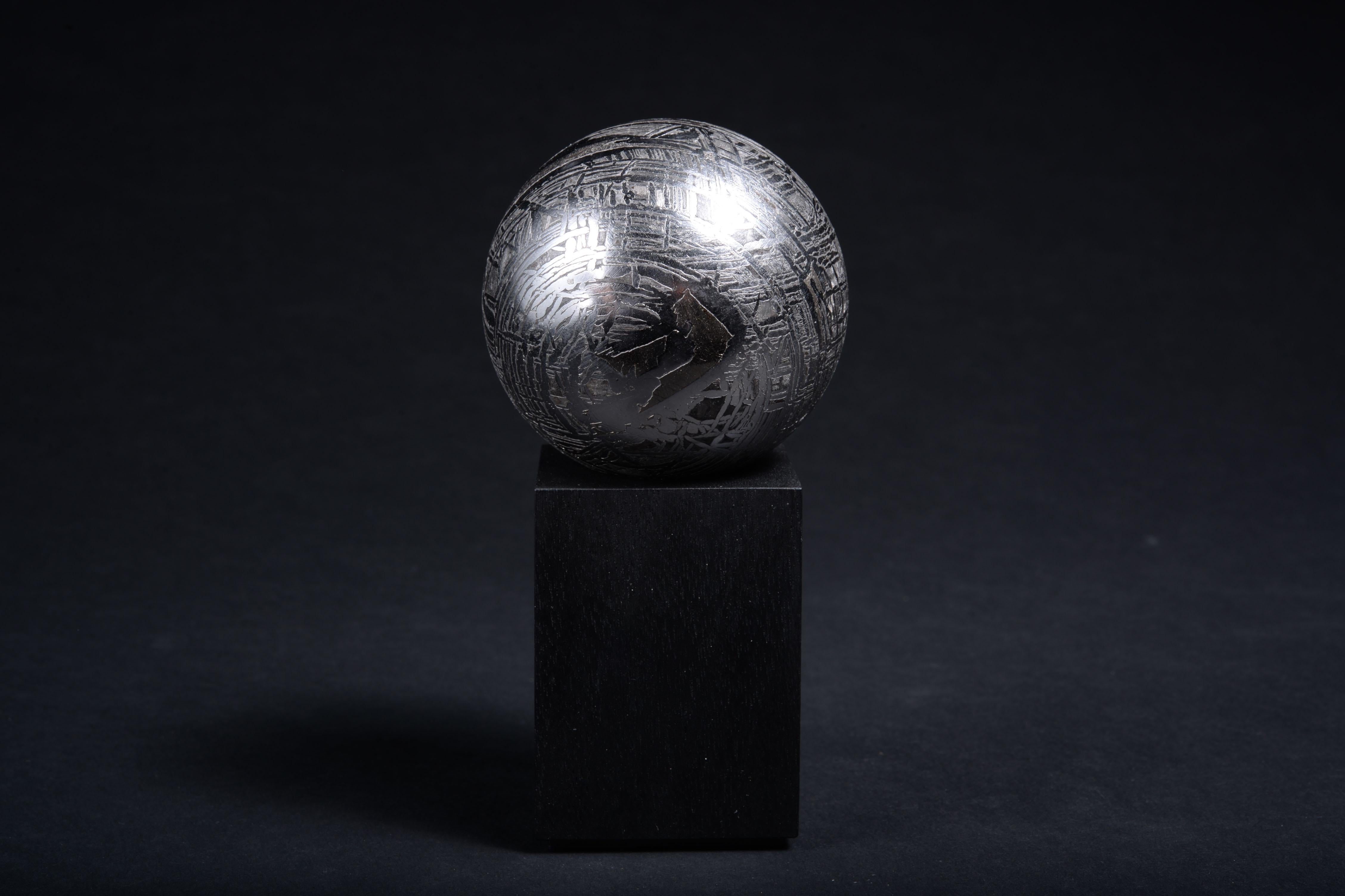 Chinois Sphère météorite extraterrestre en fer en vente