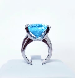 Extravagant 17.00 Carat Concave Oval Blue Topaz Diamond Cocktail Ring 18k White