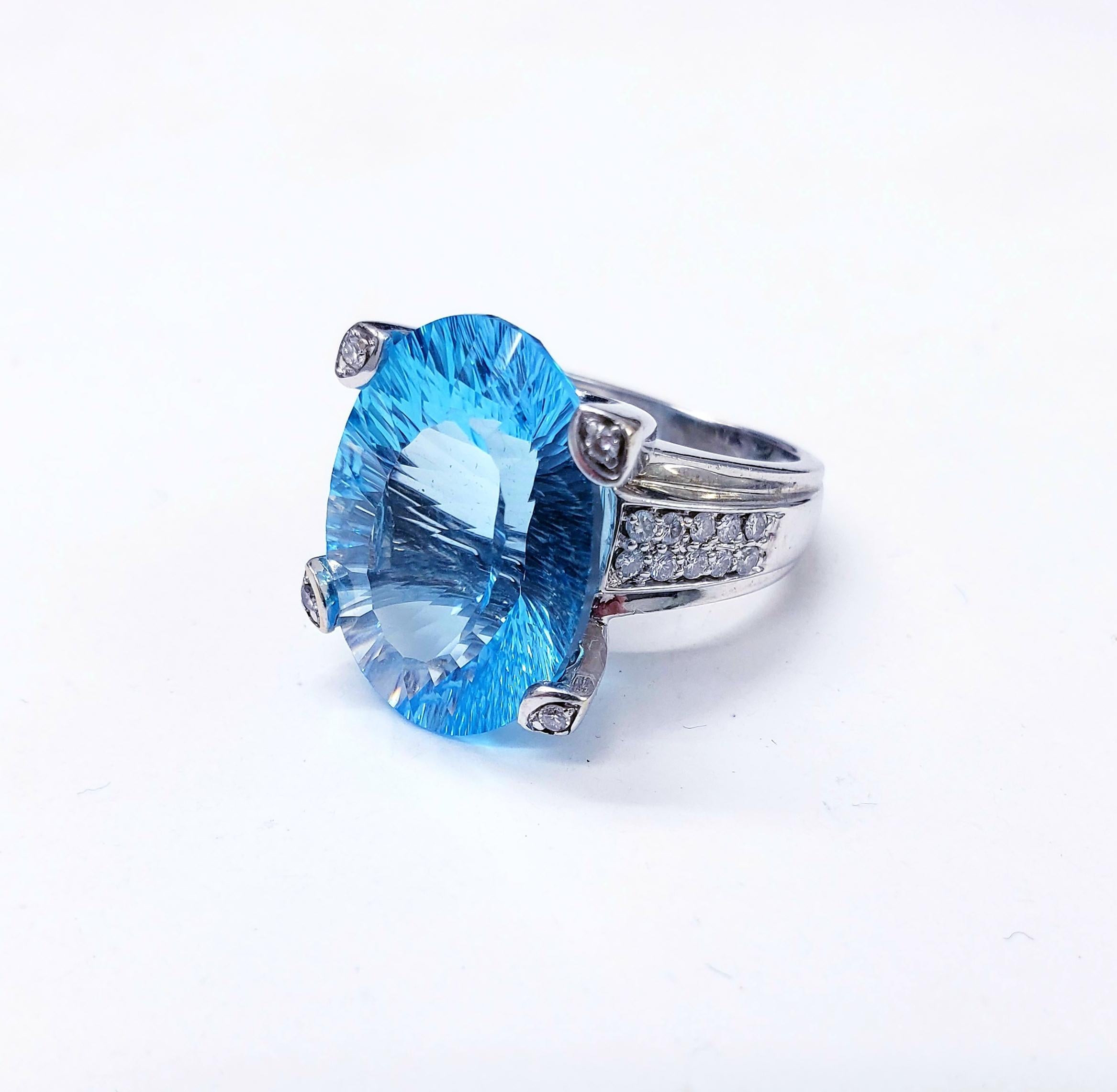 Modern Extravagant 17.00 Carat Concave Oval Blue Topaz Diamond Cocktail Ring 18k White For Sale