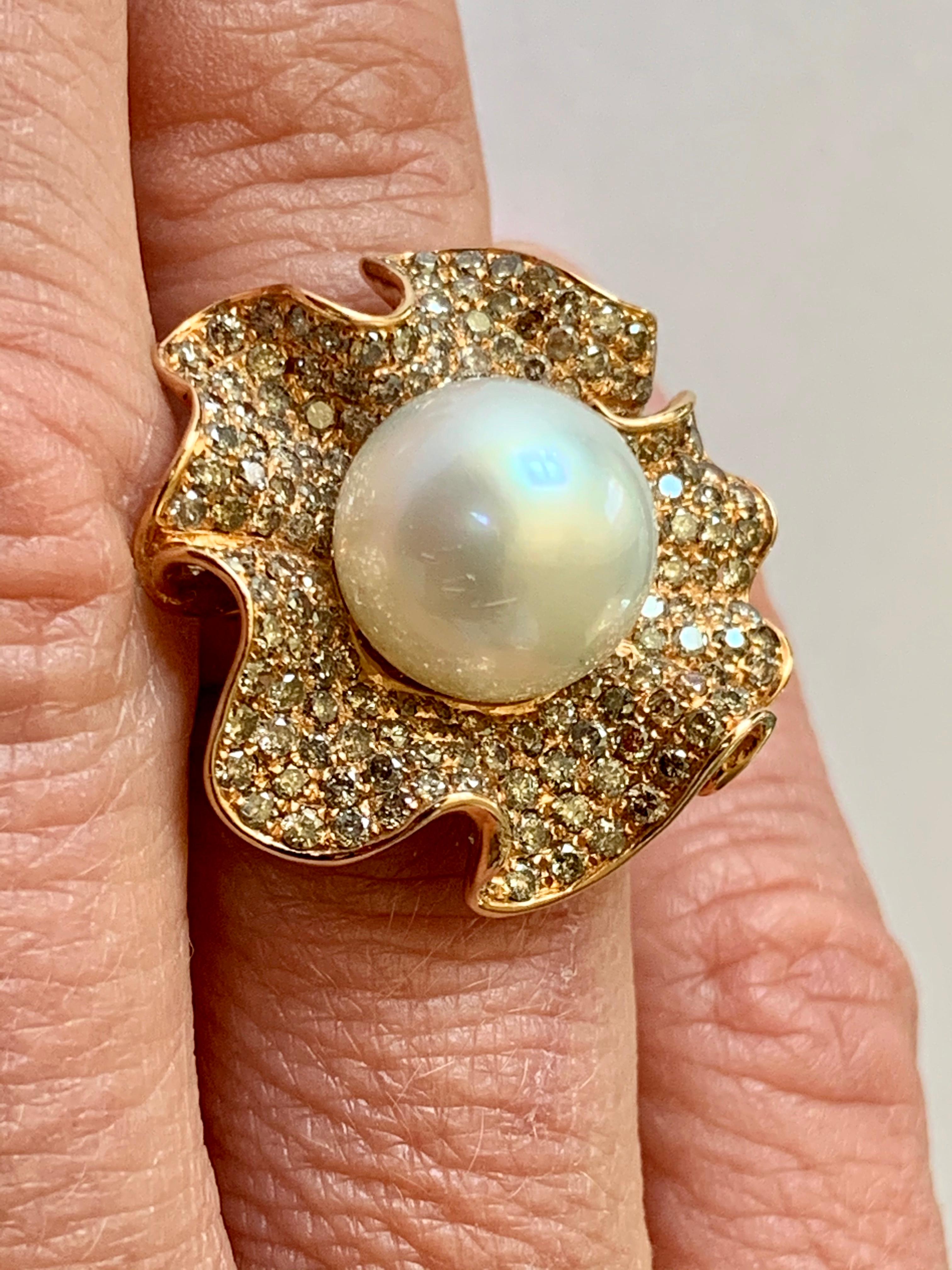 Contemporary Extravagant 18k Gold Ring Diamond Pavé and South Sea Pearl Flower Cocktail Ring For Sale