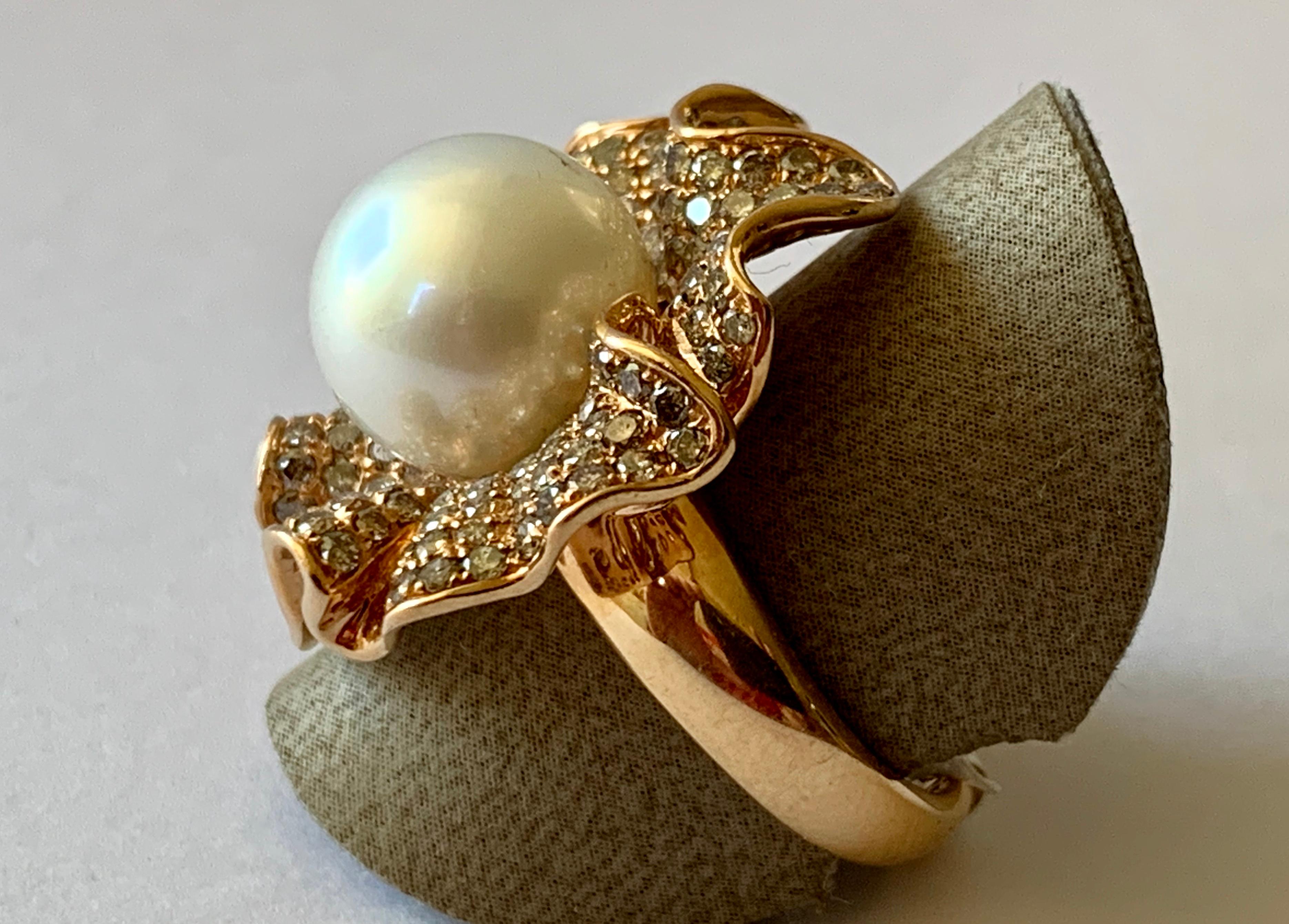 Extravagant 18k Gold Ring Diamond Pavé and South Sea Pearl Flower Cocktail Ring For Sale 3