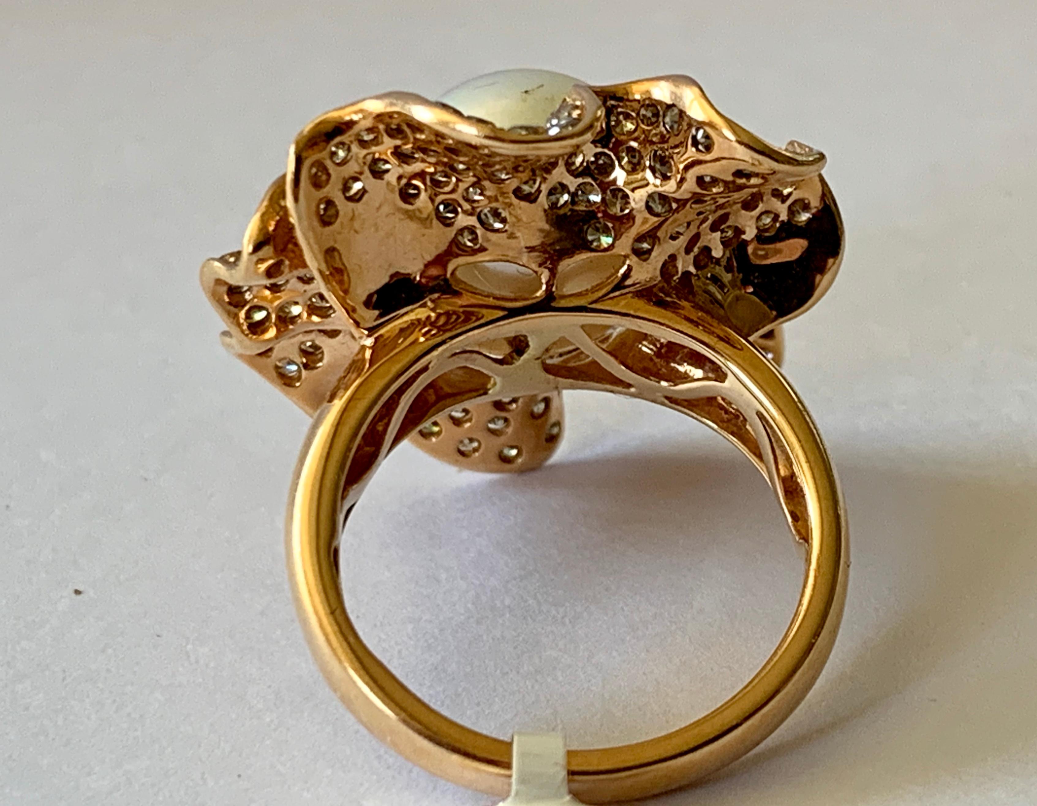 Extravagant 18k Gold Ring Diamond Pavé and South Sea Pearl Flower Cocktail Ring For Sale 4