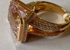 Extravaganter Ring aus 18 Karat Roségold mit Kunzit und Diamanten