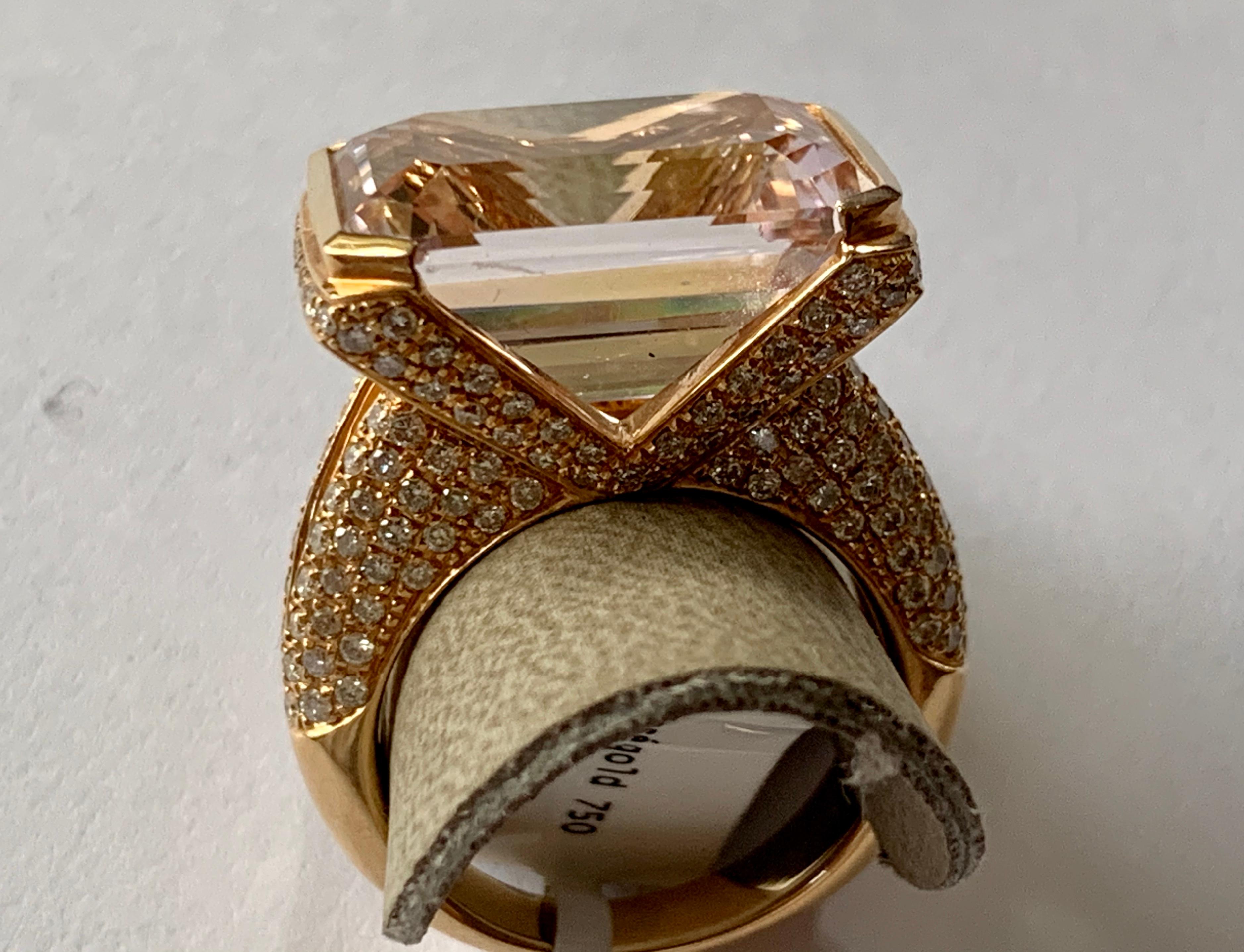 Contemporary Extravagant 18 Karat Pink Gold Ring with Kunzite and Diamonds For Sale