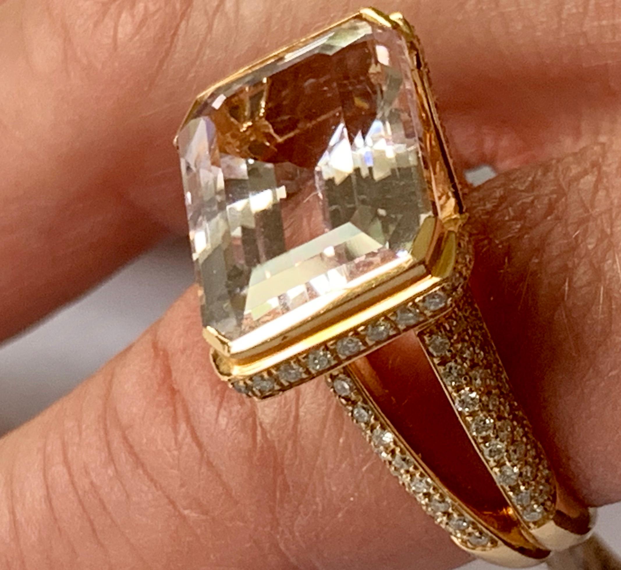 Extravagant 18 Karat Pink Gold Ring with Kunzite and Diamonds In Excellent Condition For Sale In Zurich, Zollstrasse