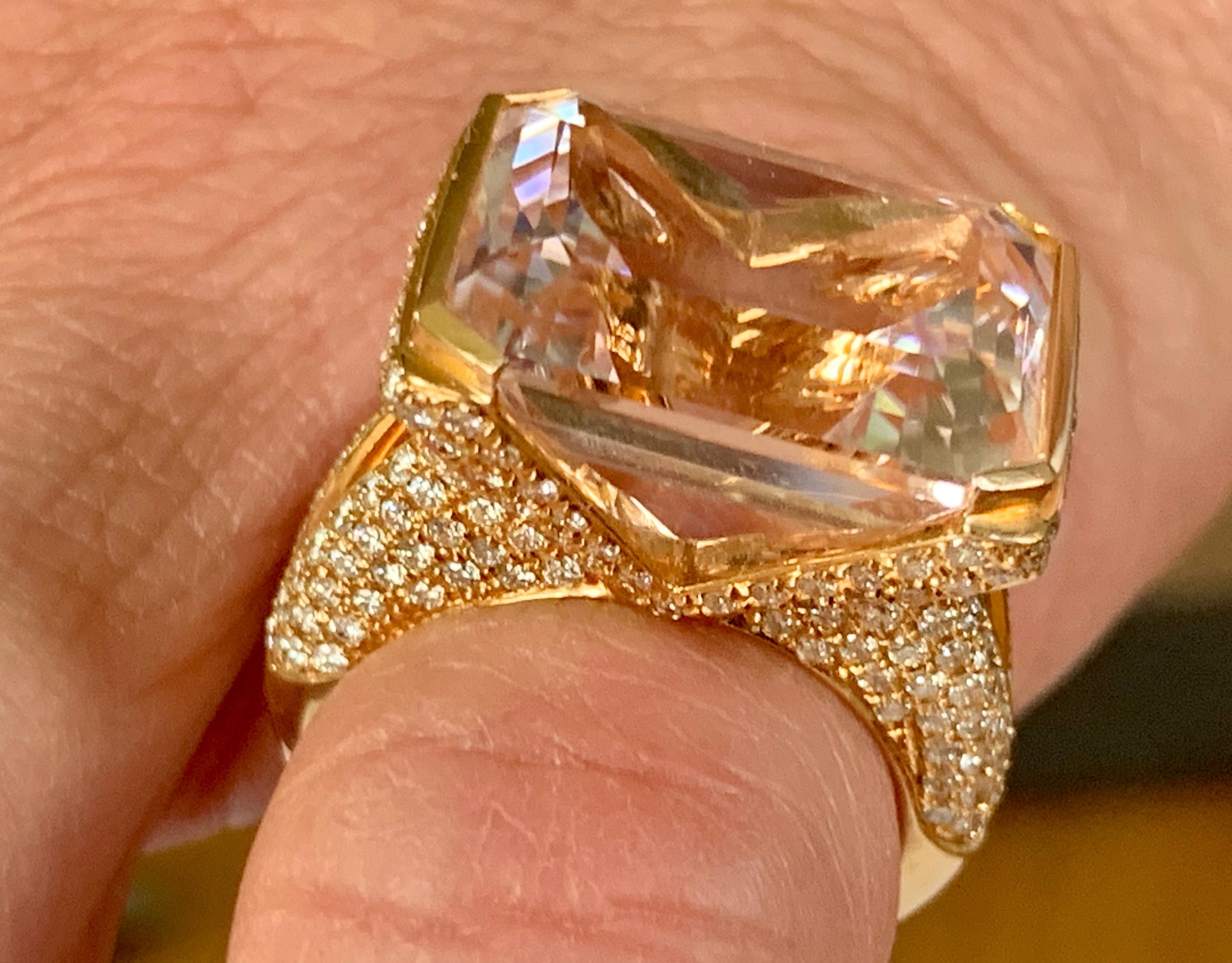 Women's or Men's Extravagant 18 Karat Pink Gold Ring with Kunzite and Diamonds For Sale
