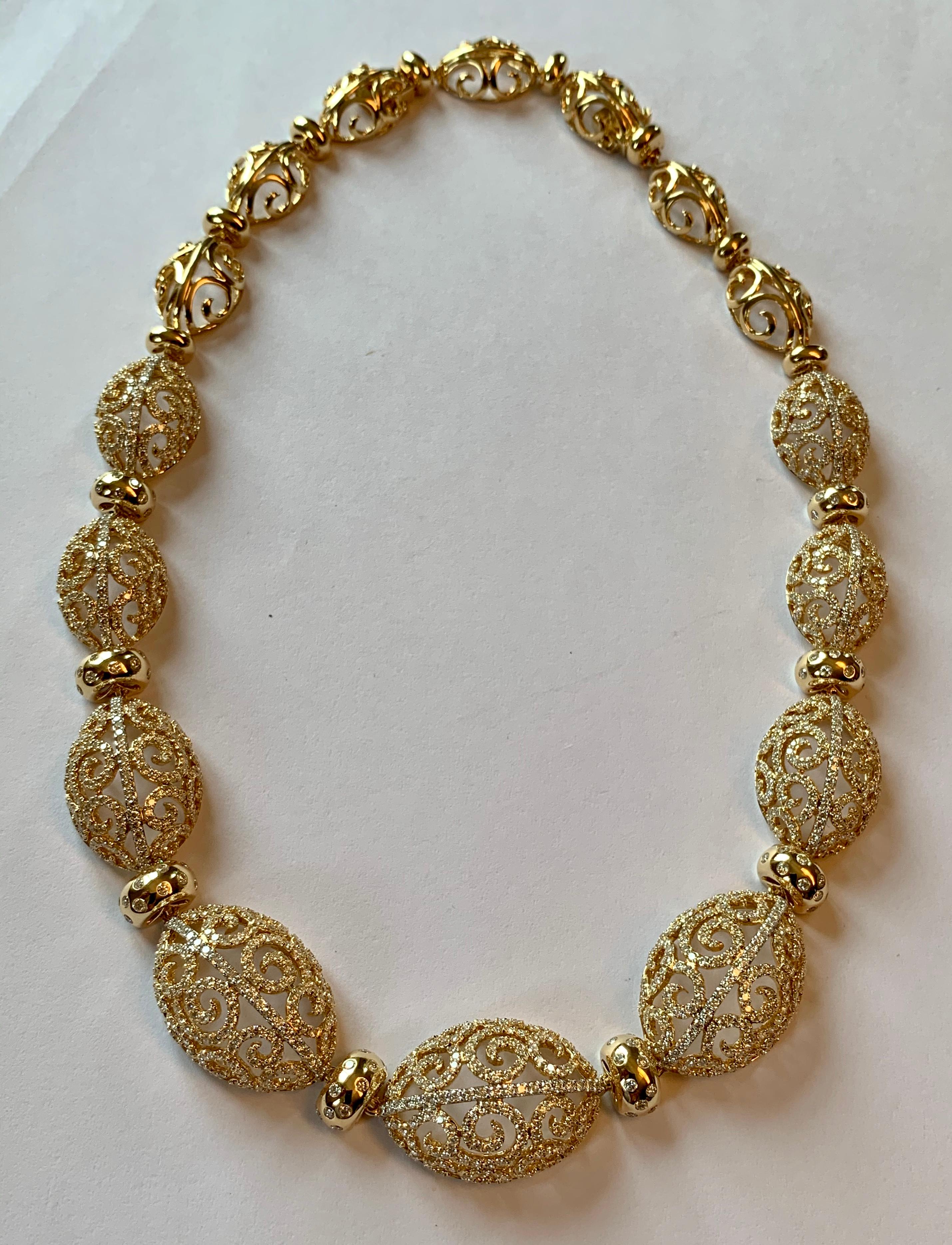 Extravagante Diamant-Halskette aus 18 Karat Gelbgold im Zustand „Neu“ in Zurich, Zollstrasse